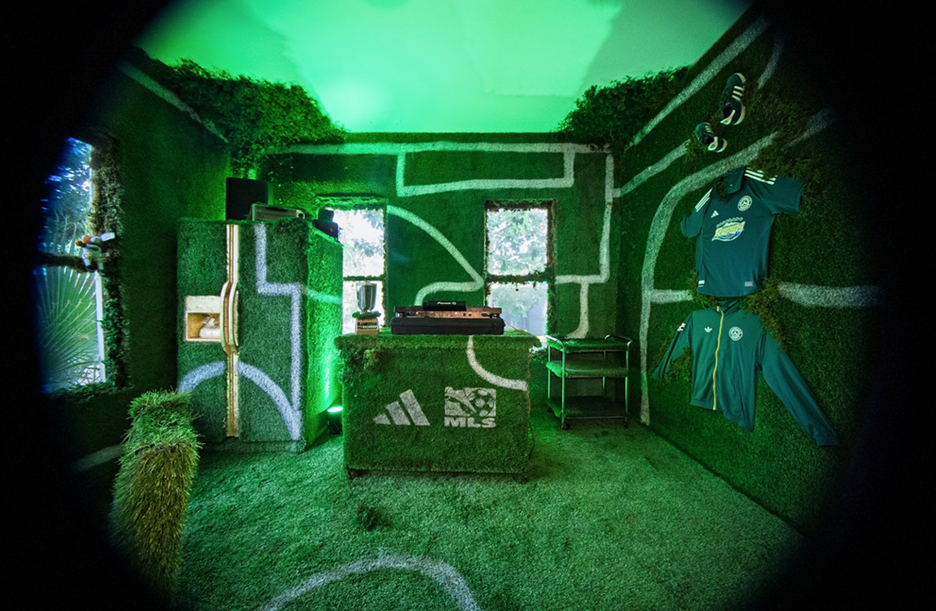 Adidas Fútbol Society x Adidas MLS Archive Collection - Soccer Bible -
Set Dresser - PD Kummerl Twins