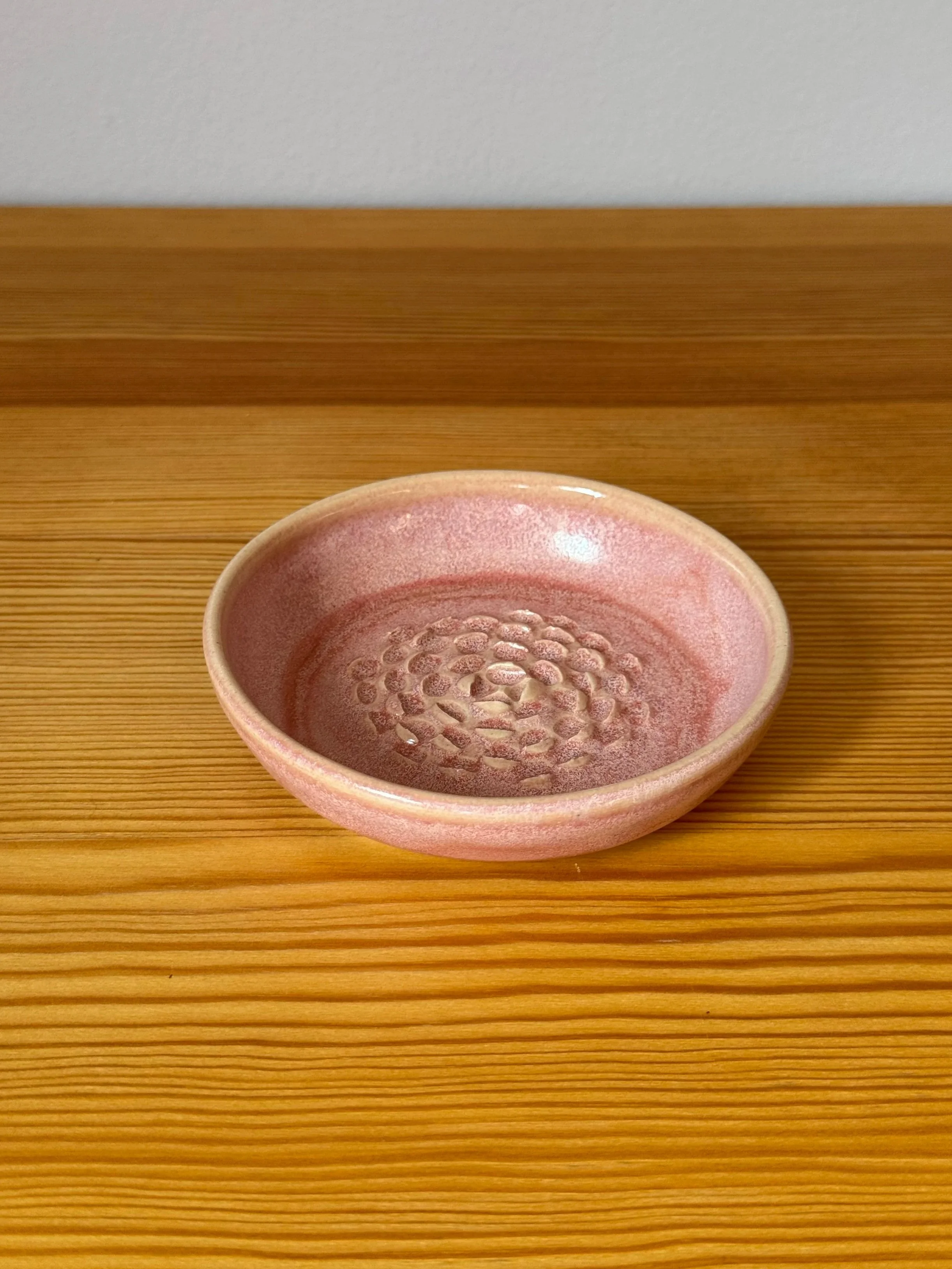 Garlic+Grater+-+Pink+-+top.jpg