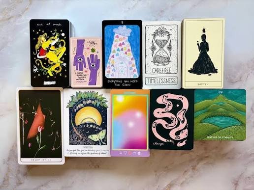 5 Beginner Friendly Oracle Decks