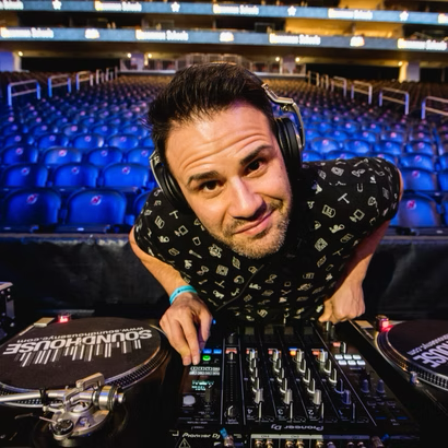 DJ Gabriel Corporate-wedding-bar-bat-mitzvah-dj-nicholson-events-close up.png