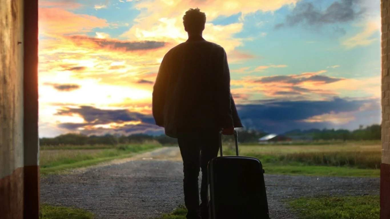 Packing Light, Travelling Right: A Minimalist’s Guide to Adventure Gear