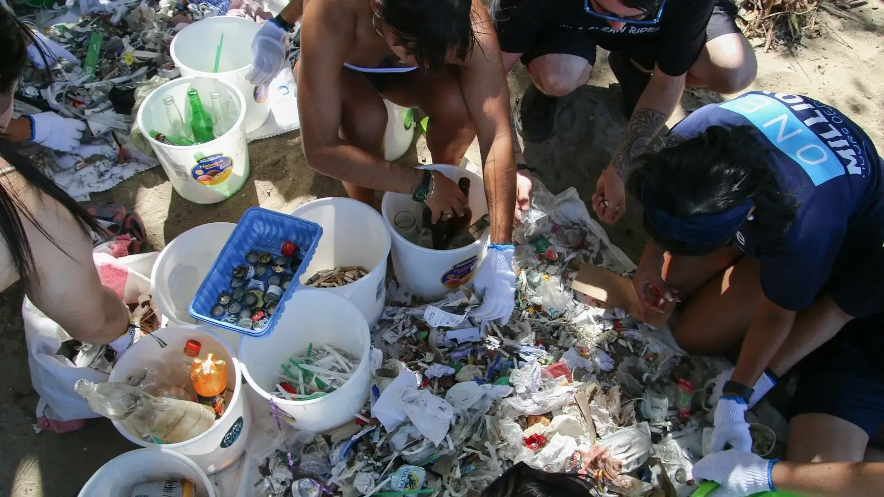 A reef clean-up in action