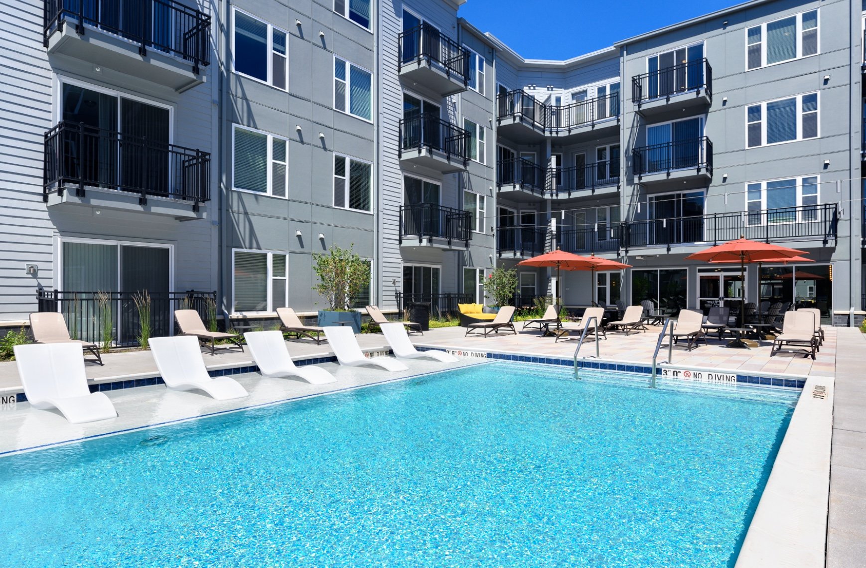 Riverhaus Apartments
