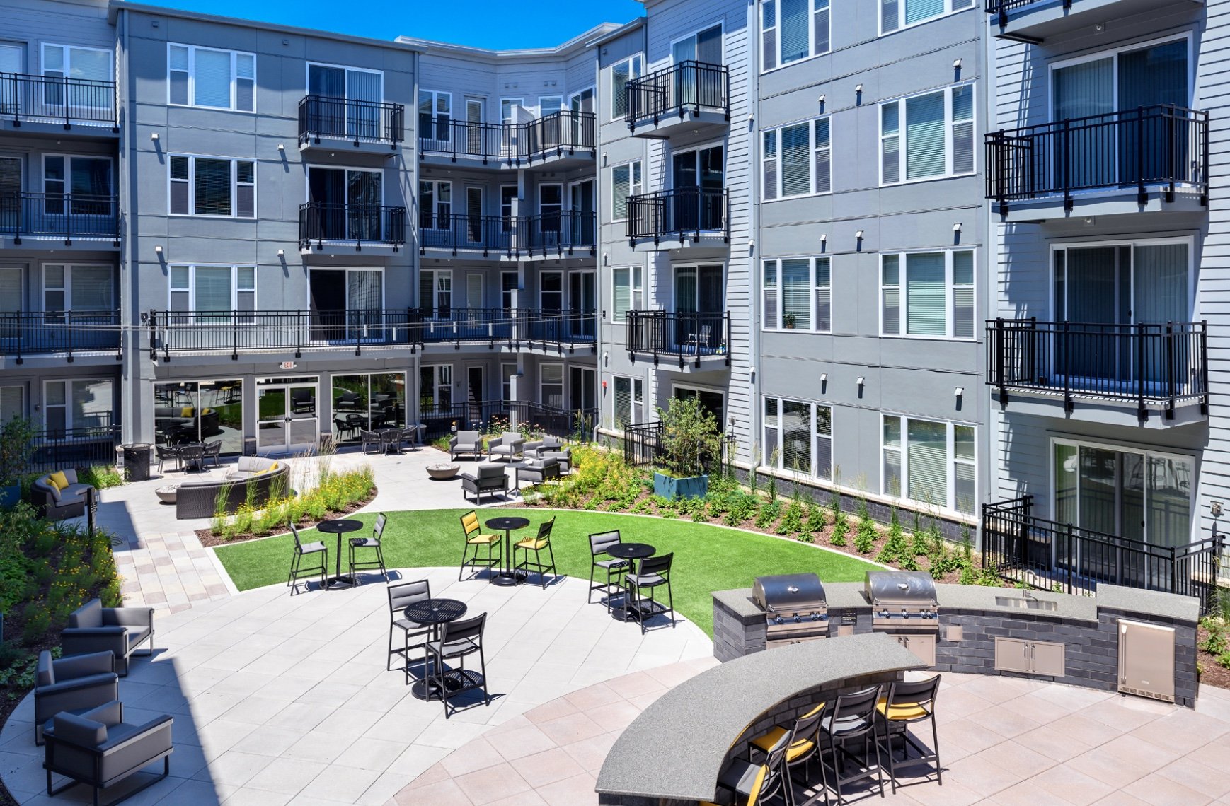 Riverhaus Apartments