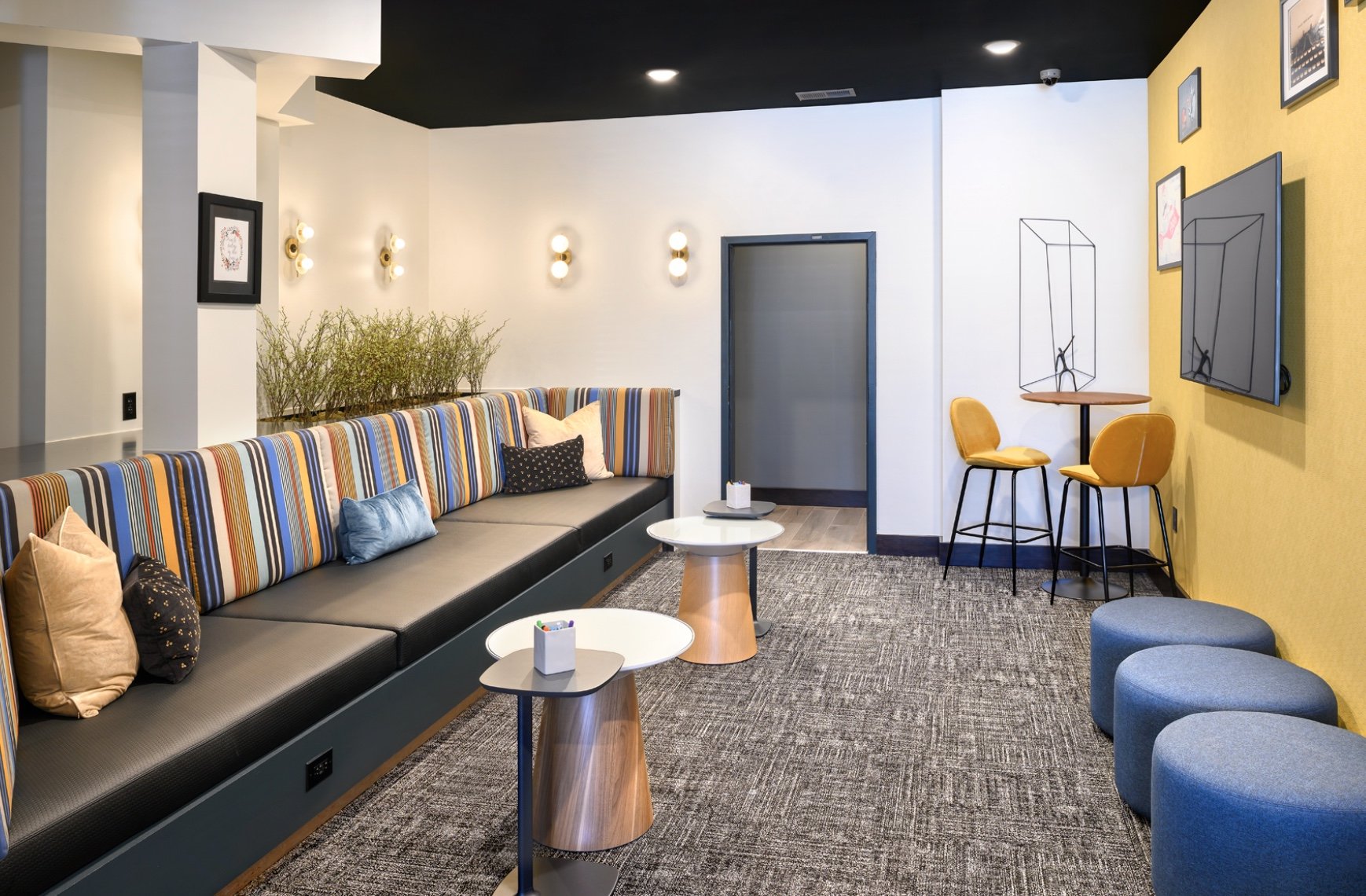 Riverhaus Apartments