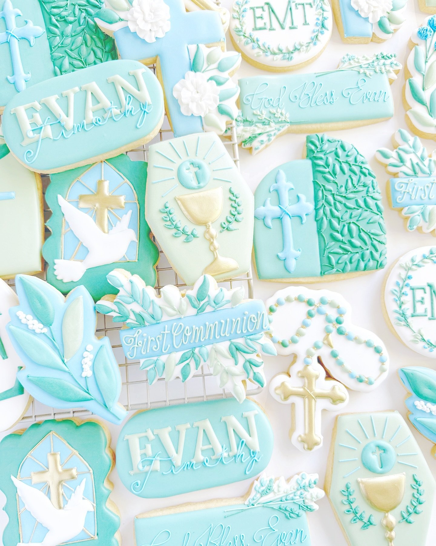 There are so many special occasions to celebrate this time of year. I am always so honored to be included in yours 💕

#firstcommunioncookies #firstcommunion #baptismcookies #cookiesofinstagram #decoratedcookies