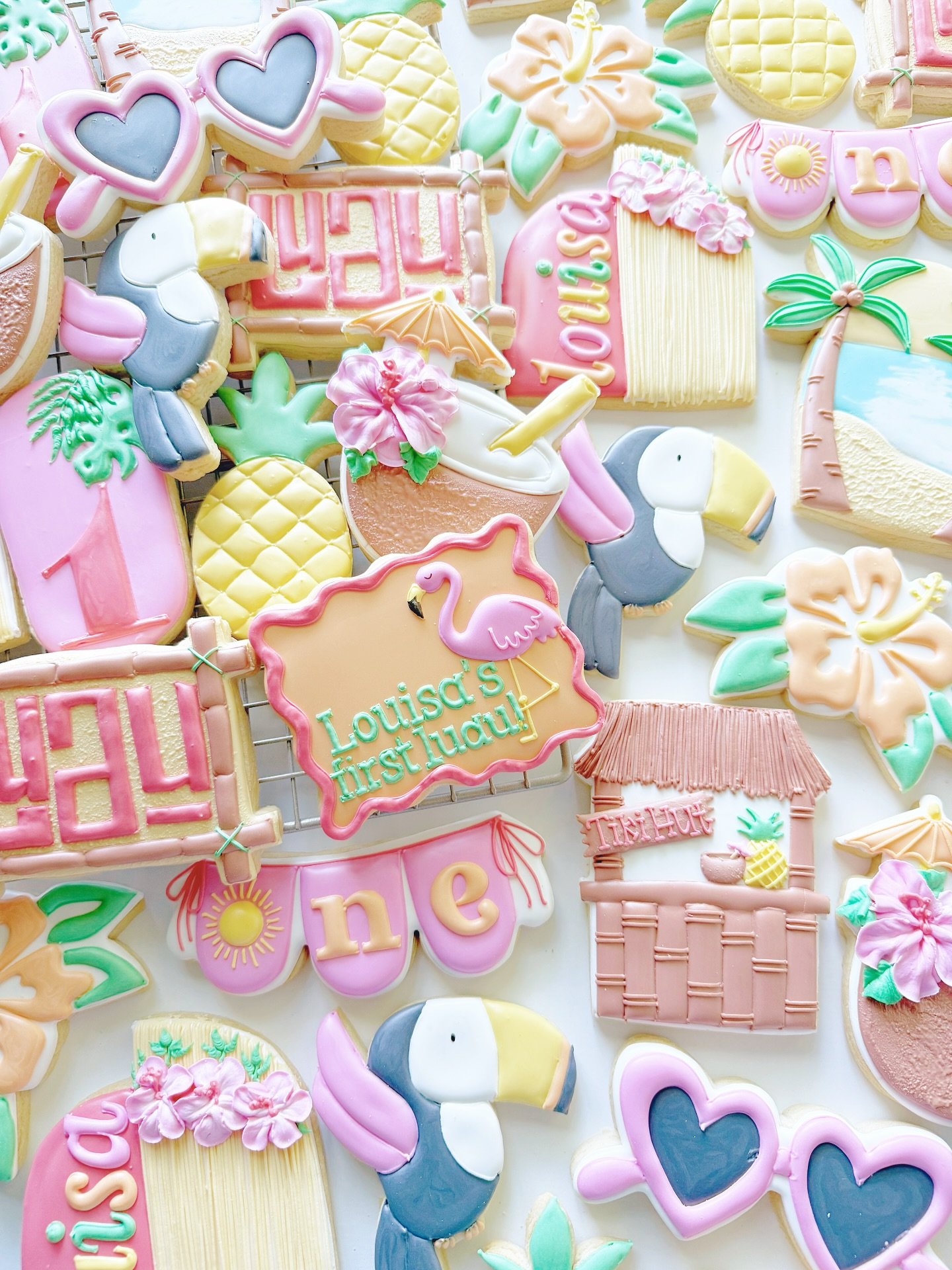 Aloha! It&rsquo;s Louisa&rsquo;s first luau!

#luaucookies #luaubirthdayparty #luau #cookiesofig #firstbirthdayparty
