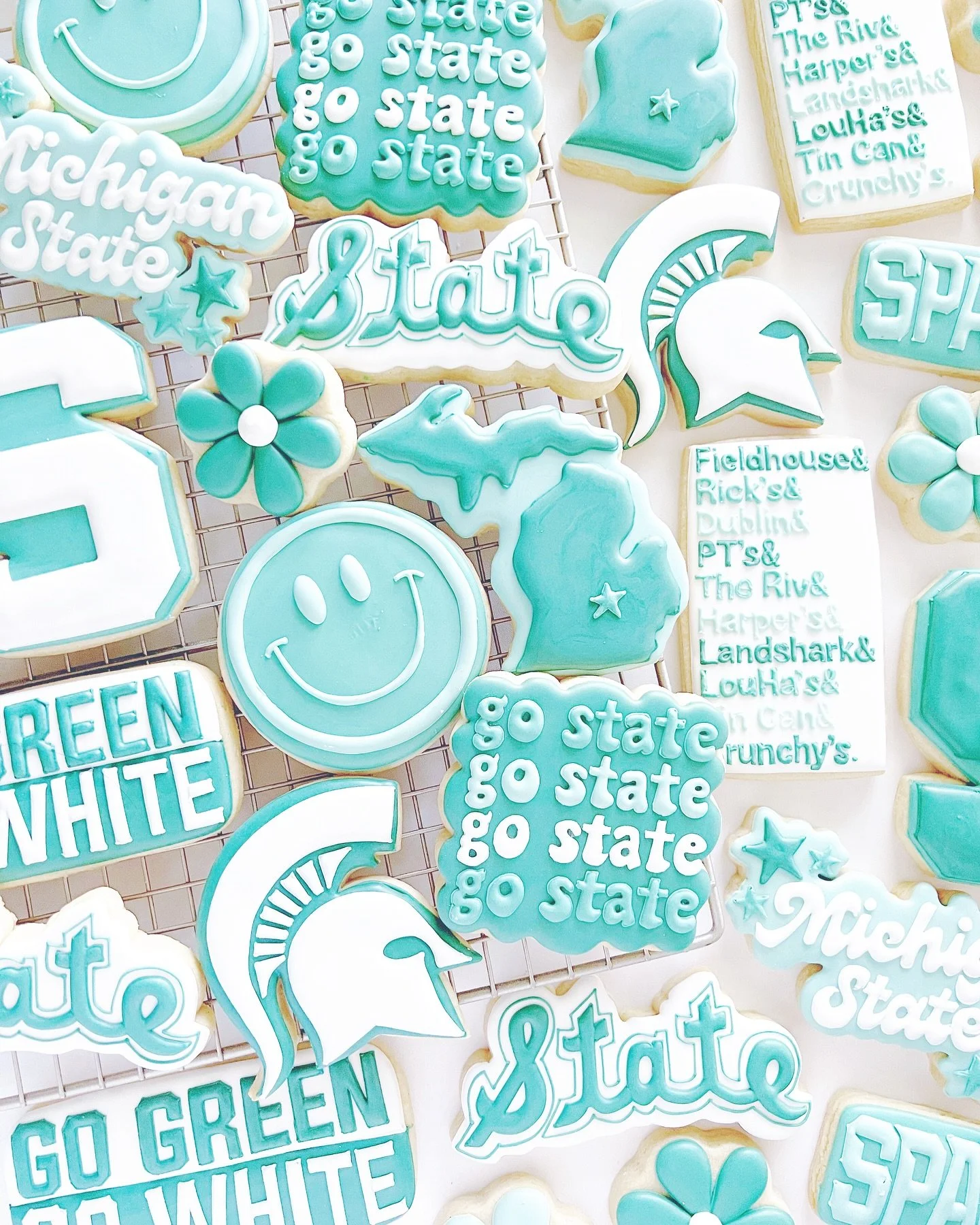 Go Green!! Big game today! Who are you cheering for?? 

#michiganstateuniversity #msuvsuofm #michiganstatefootball #msucookies #cookiesofinstagram