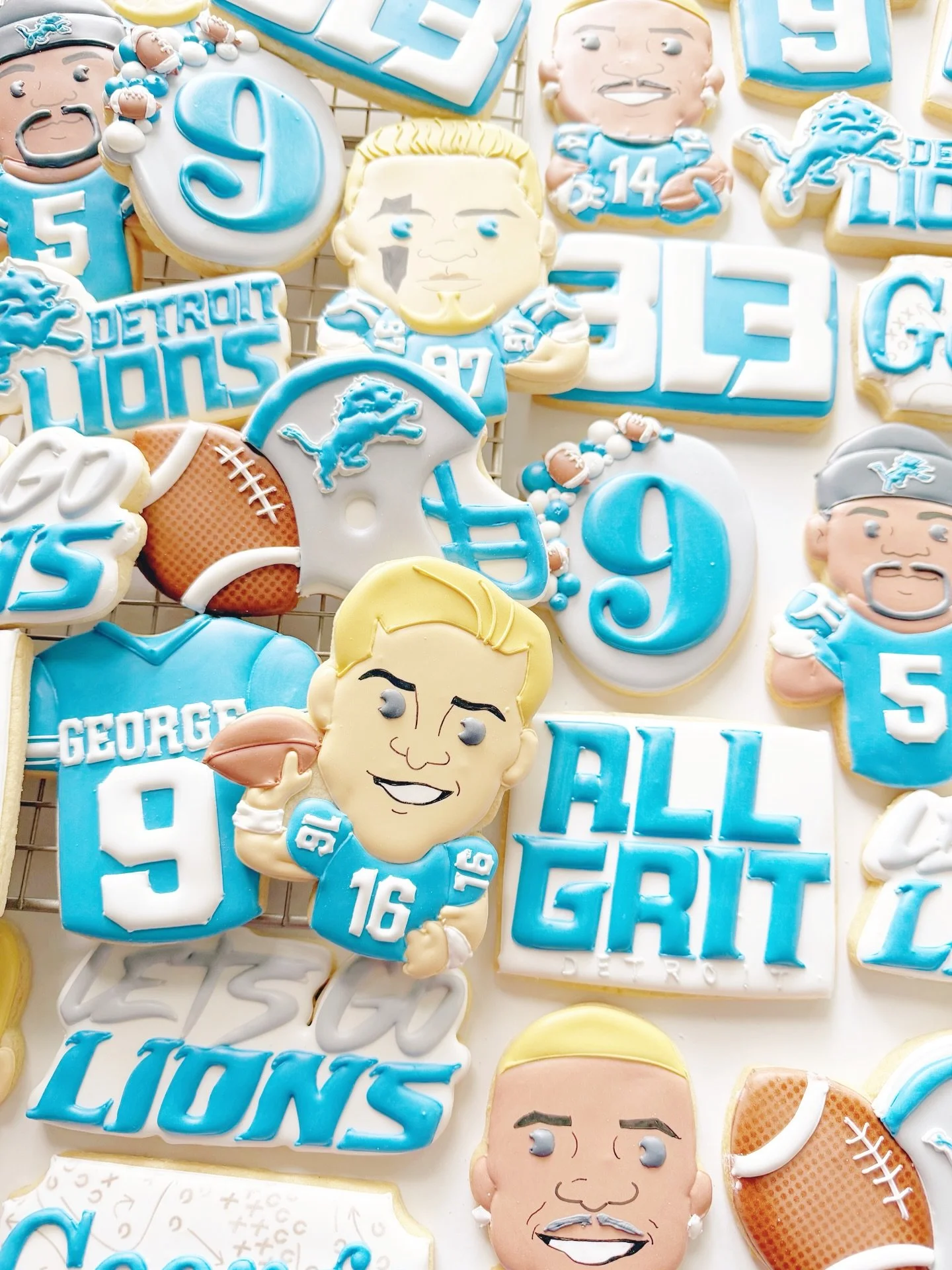 It&rsquo;s everyone&rsquo;s favorite day! Game Day!!! Hope this birthday boy has the best day celebrating and Go Lions!!! 

#detroitlions #detroitlionsnation #jaredgoff #detroitlionscookies #detroitlionsnfl