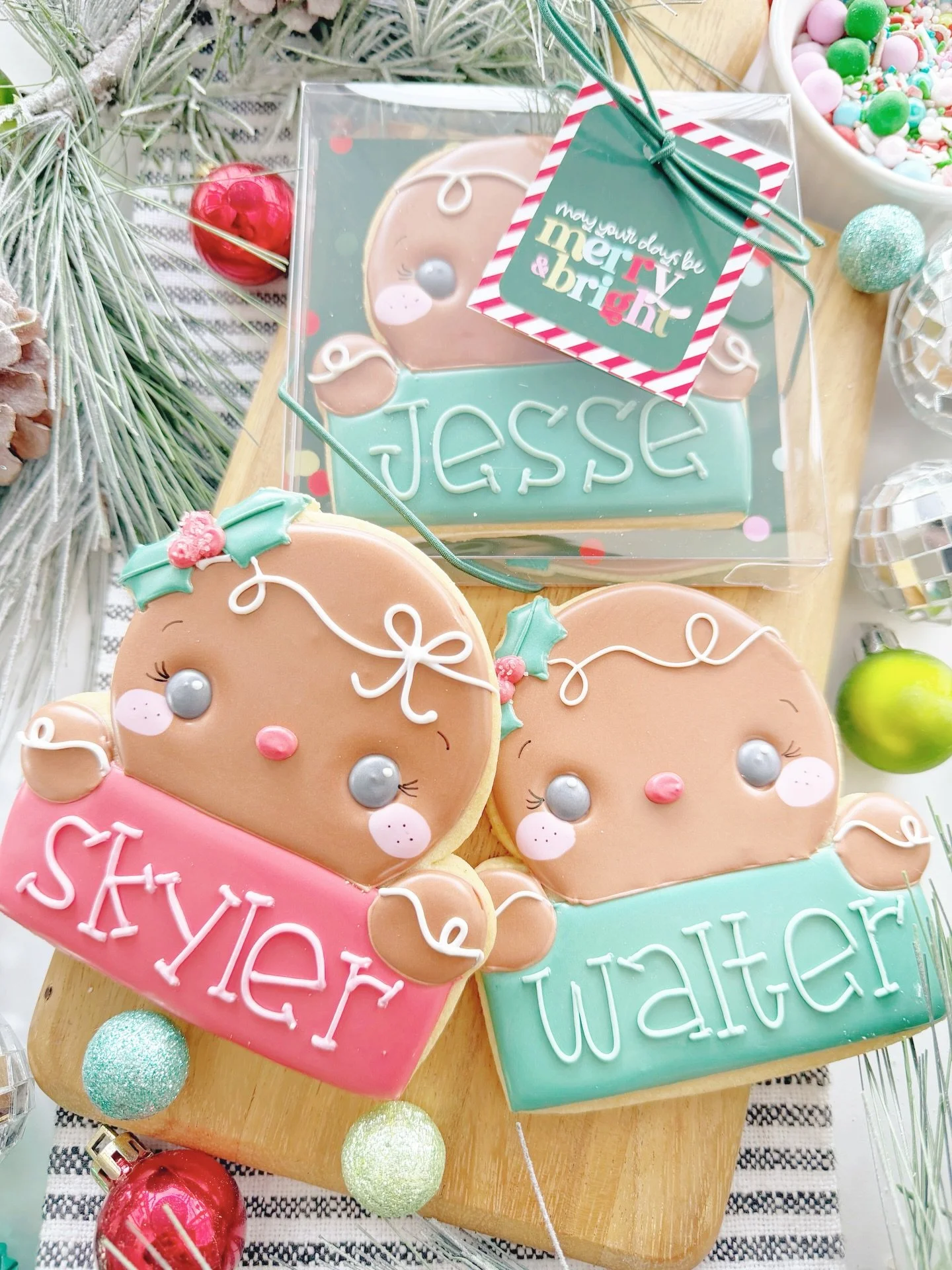 Christmas cookies are coming!!! Working on a bunch of samples and hope to have things posted by tomorrow or Wednesday. Stay tuned !!