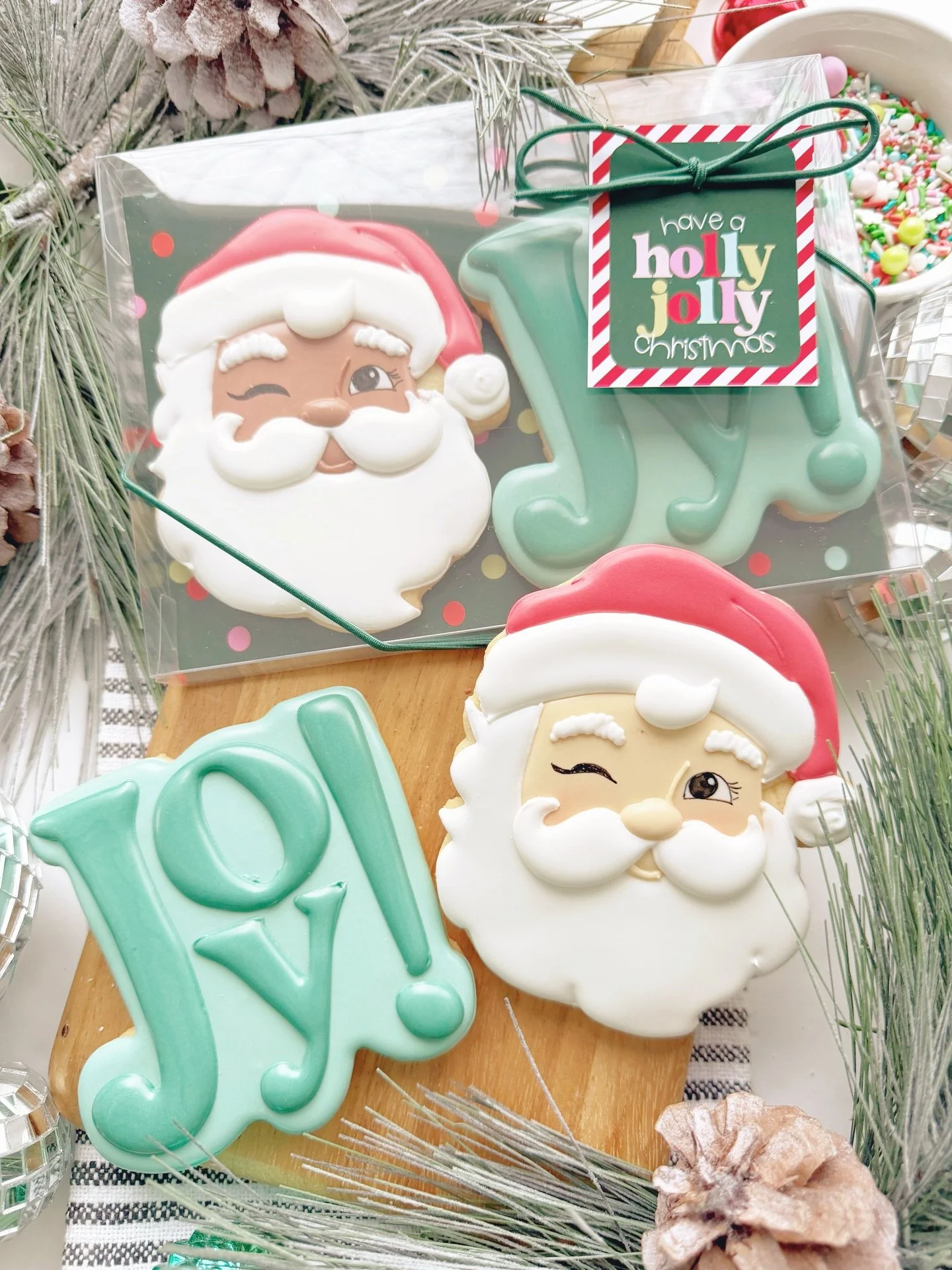 Mildly obsessed is an understatement! This Santa and a few of his friends will be posted tonight at 8pm. Set your alarms if you want to grab some cookies! Limited quantities available. Any questions? Feel free to ask in the comments! 

#christmascook