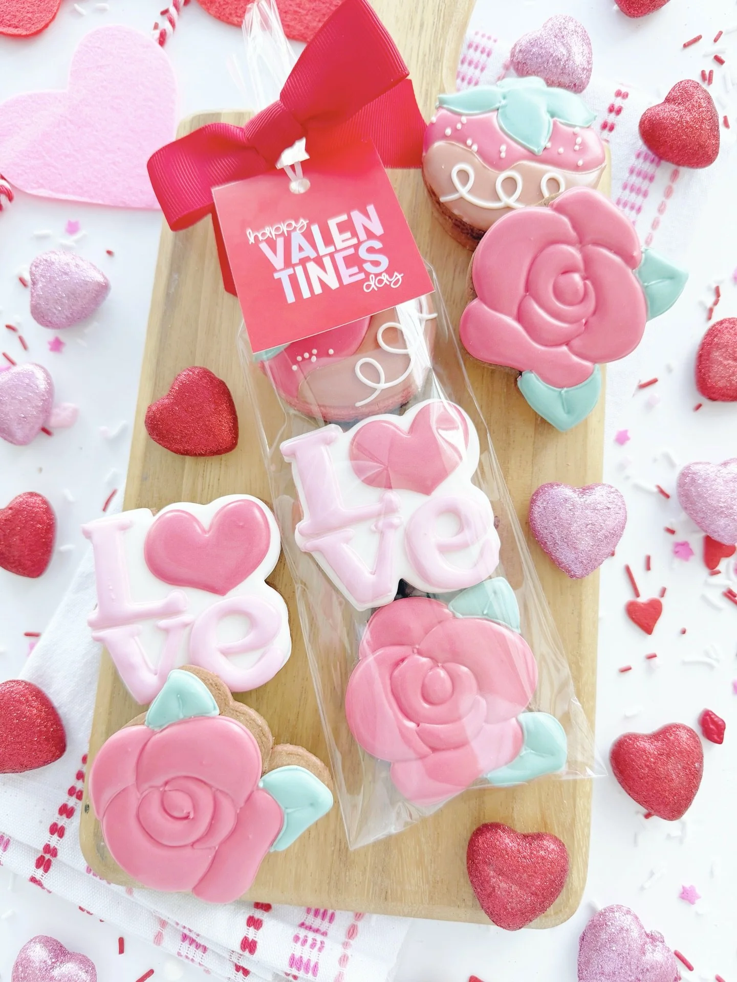 Had some extra chocolate strawberry dough so I made some extra three packs! Grab some for you or your valentine!! Link in bio 🩷