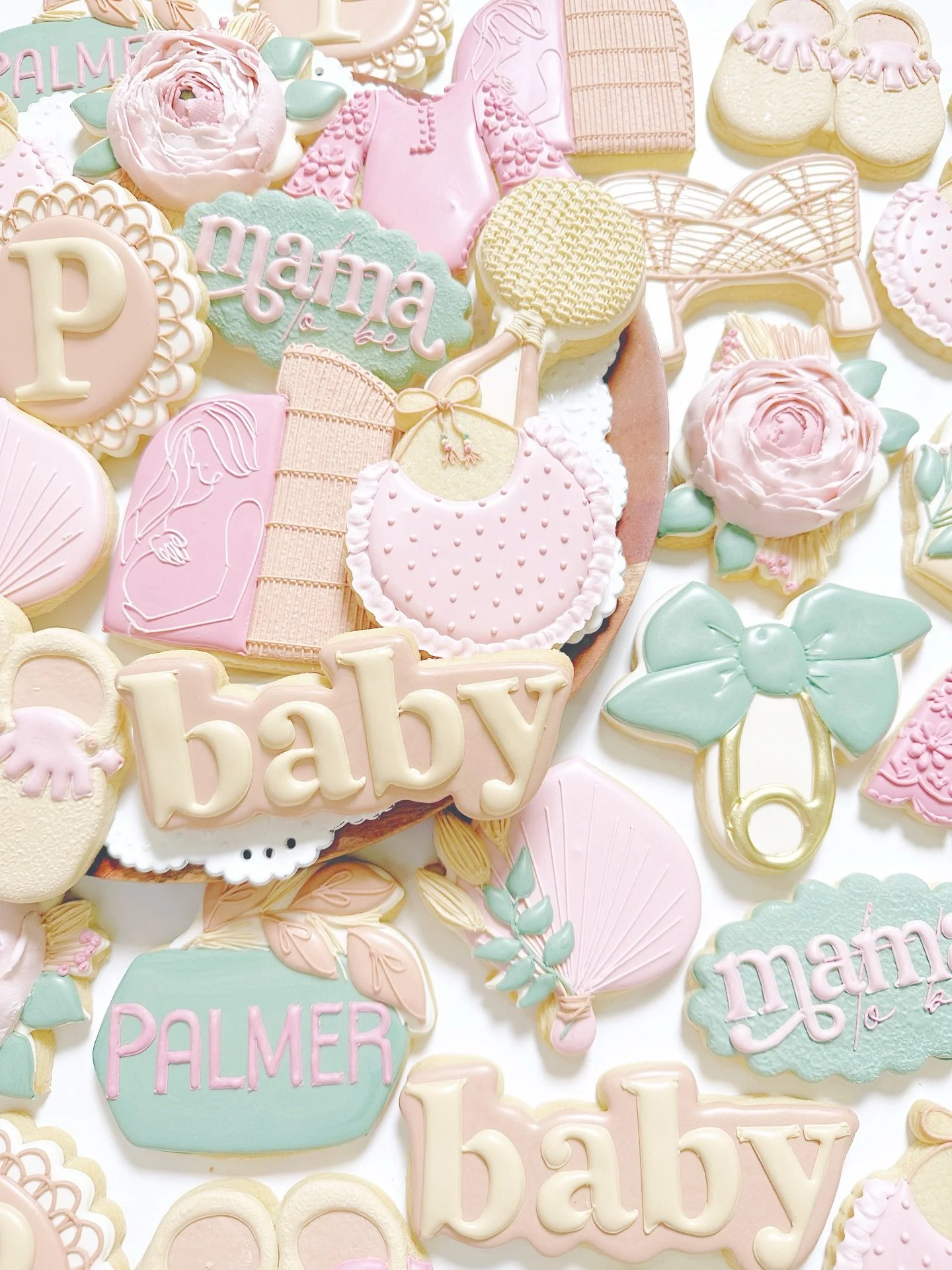 These cookies give me all the spring vibes! 

#babyshower #babyshowercookies #cookiesofinstagram #floralcookies