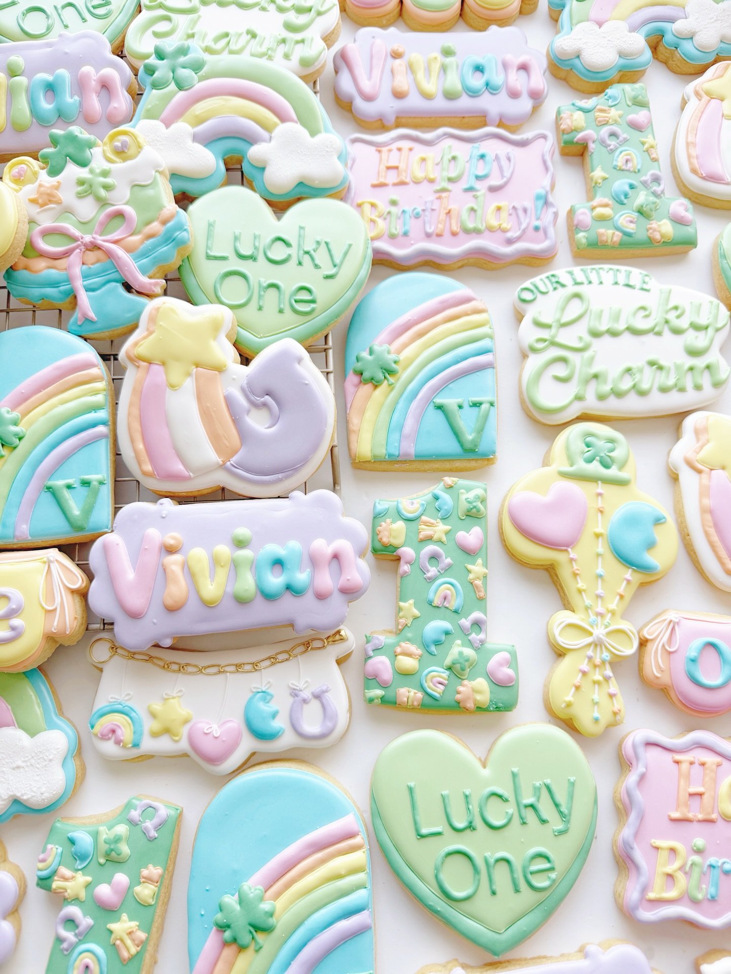 Happy St. Patrick&rsquo;s day!!!!!!! I felt so lucky this year that I got this theme!!! It was such a fun set to create. Hope this birthday girl had the best day! 

#stpatricksdaycookies #stpatricksday #luckycharmcookies #luckycharms #decoratedcookie