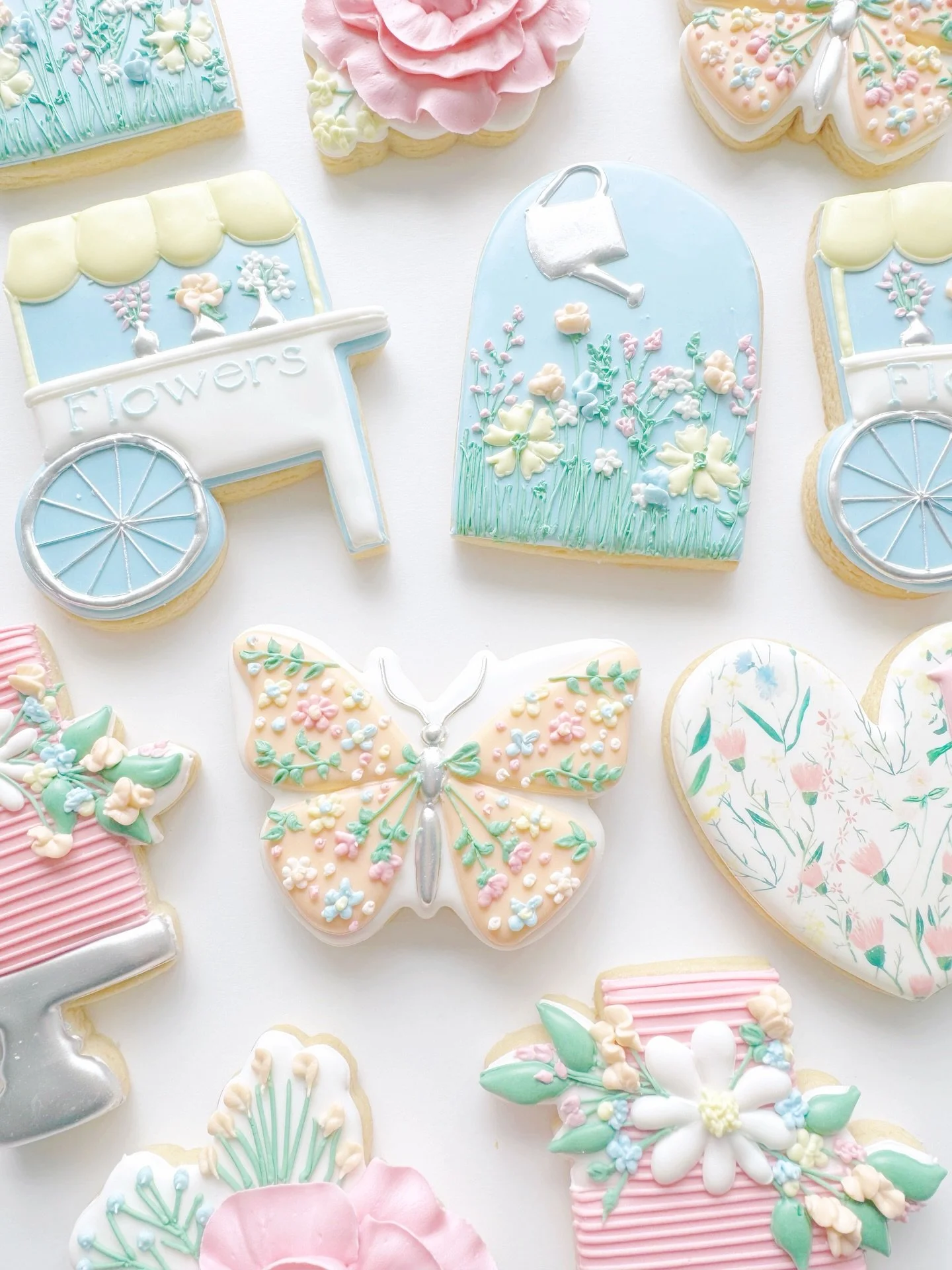 Well&hellip;as the saying goes &ldquo;April showers bring May Flower&rdquo; - if you live in Michigan and have checked out the forecast  for this week - you know that we are definitely in for lots of blooming florals in May! 

#aprilshowersbringmayfl