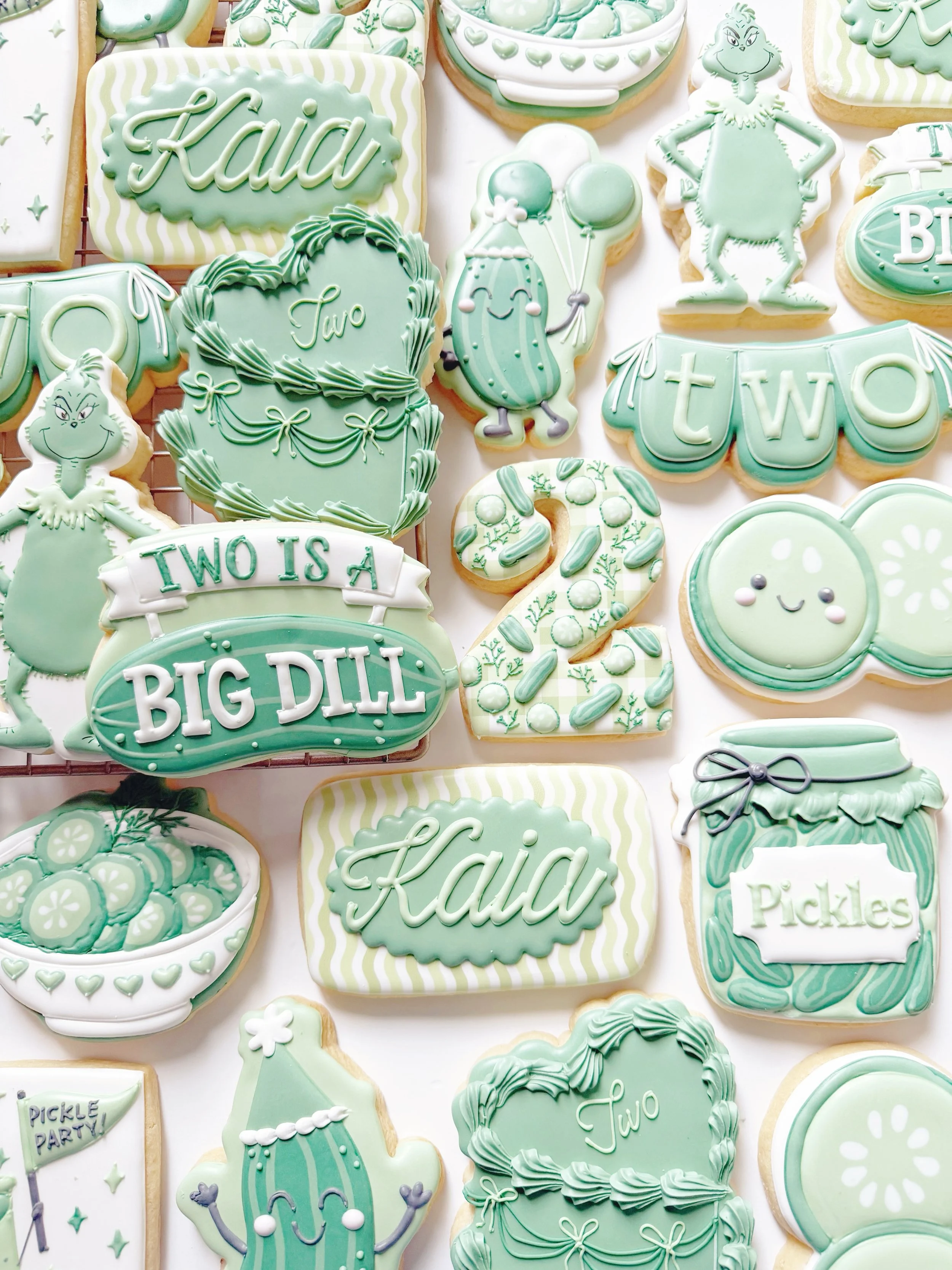 The birthday girl requested a pickles theme with a side of the grinch - and I was happy to deliver!! This set was SO fun. I LOVED creating this. Two is definitely a big dill - and I hope the birthday girl has the best day ever!!!!! 

#picklecookies #