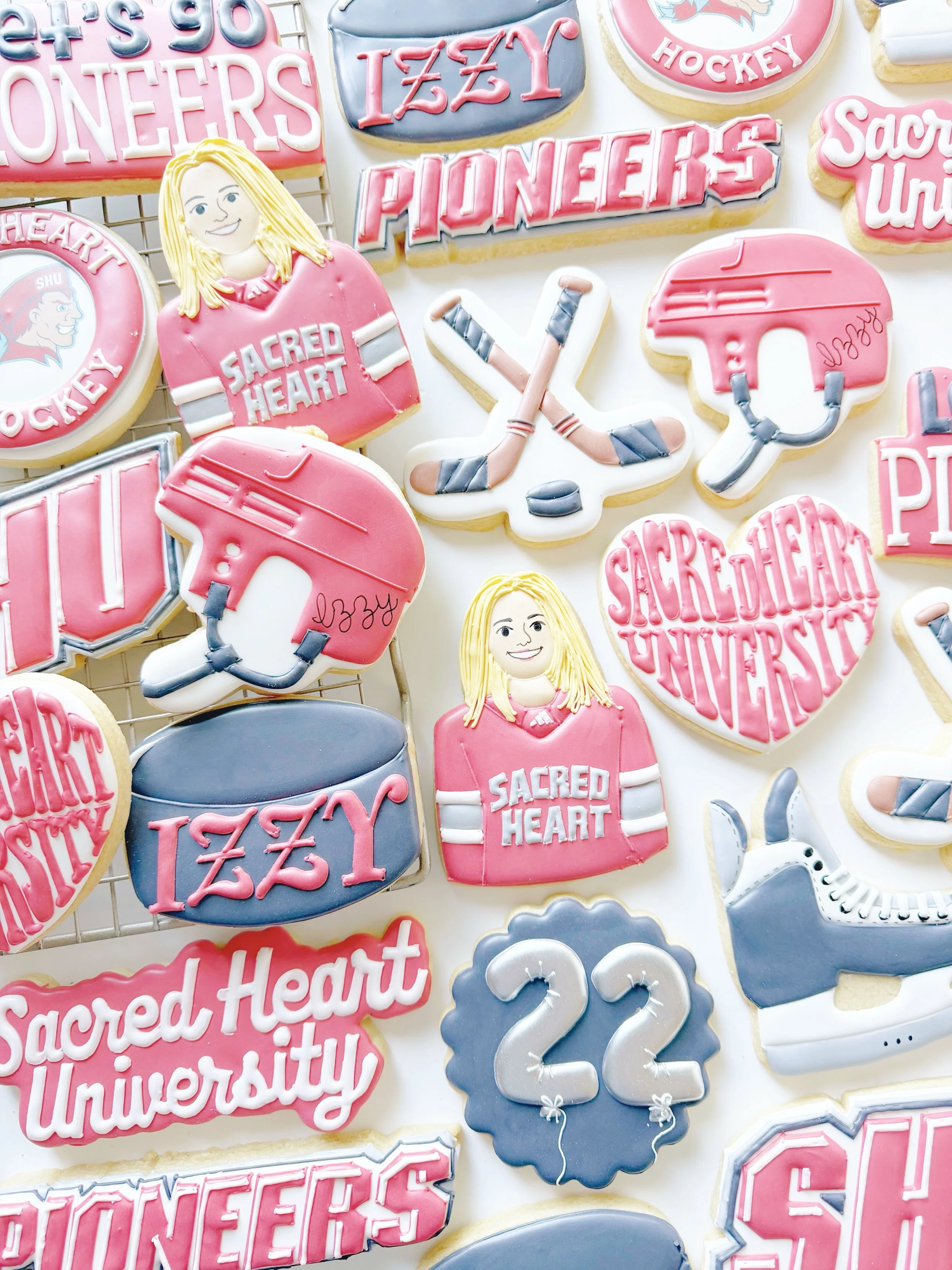 Happy Birthday to this hockey playing Pioneer! 

#hockeycookies #hockey #womenshockey #birthdaycookies #detroitcookies