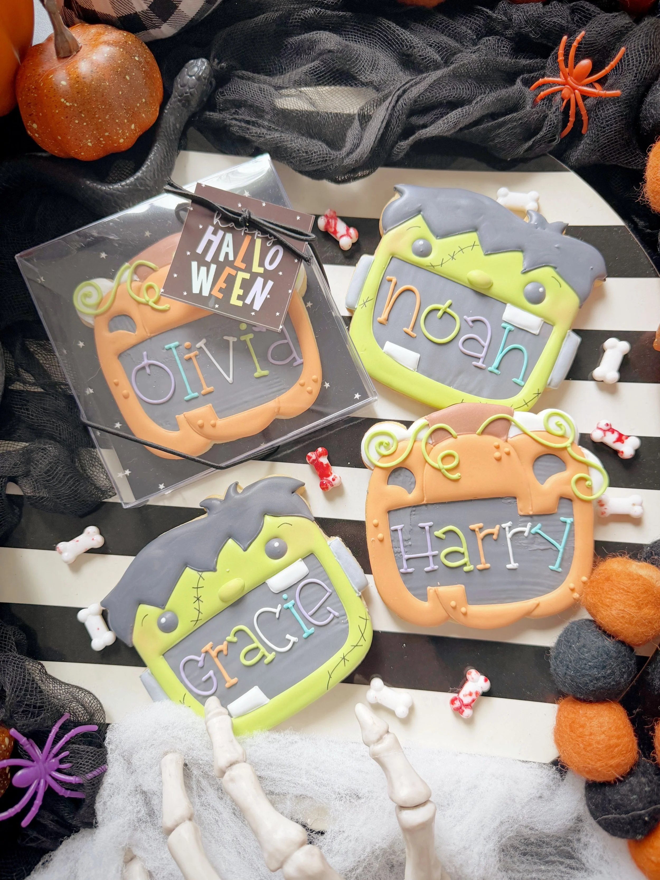 Set your alarms! Halloween presale will be tomorrow (10/14) at 8pm!! I love this new personalized option for this year! 

#halloween #halloweencookies #halloween2026 #cookiesofinstagram