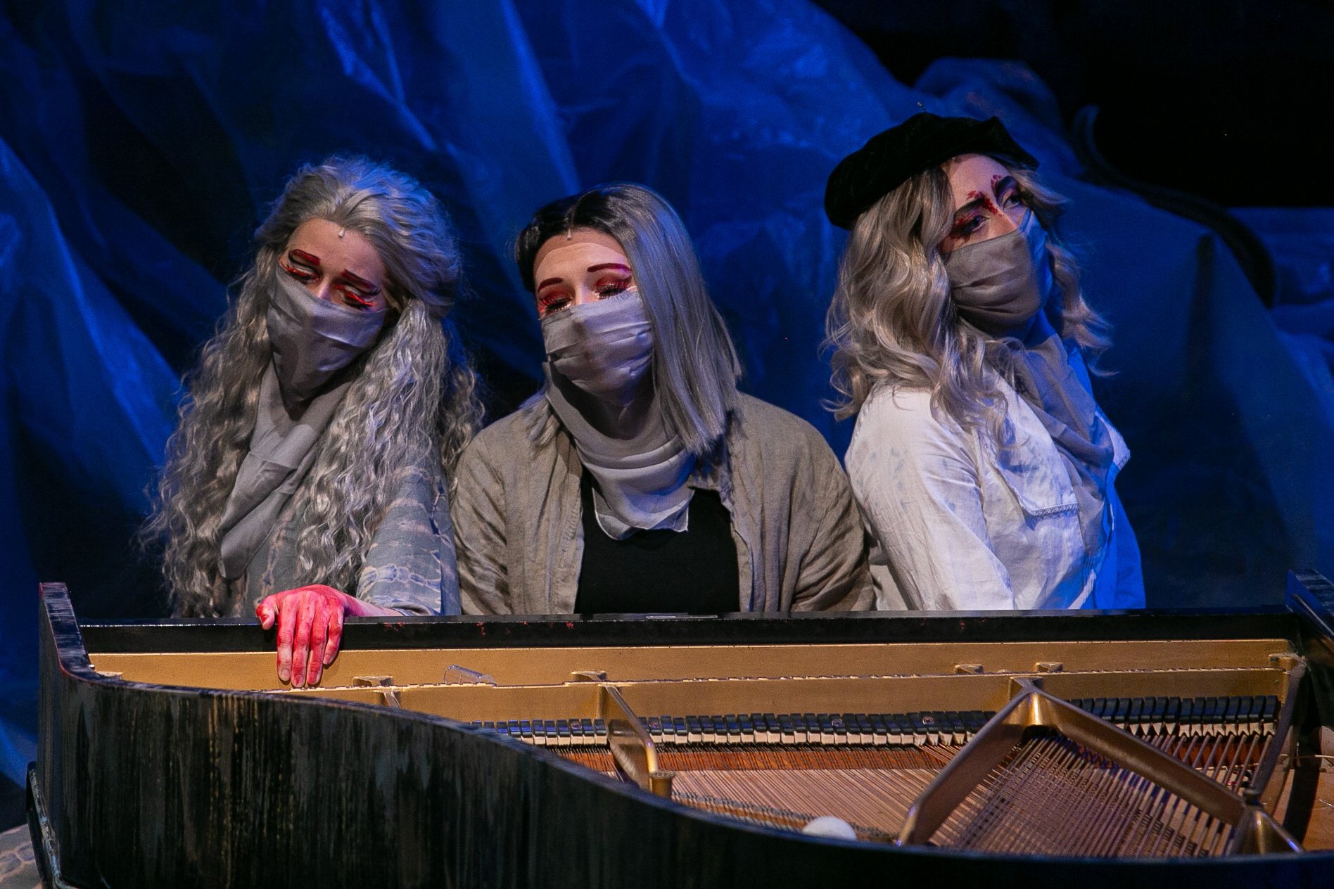 Photos and lighting design by Nic Minetor.