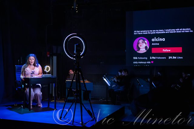 Photography and lighting design by Nic Minetor.