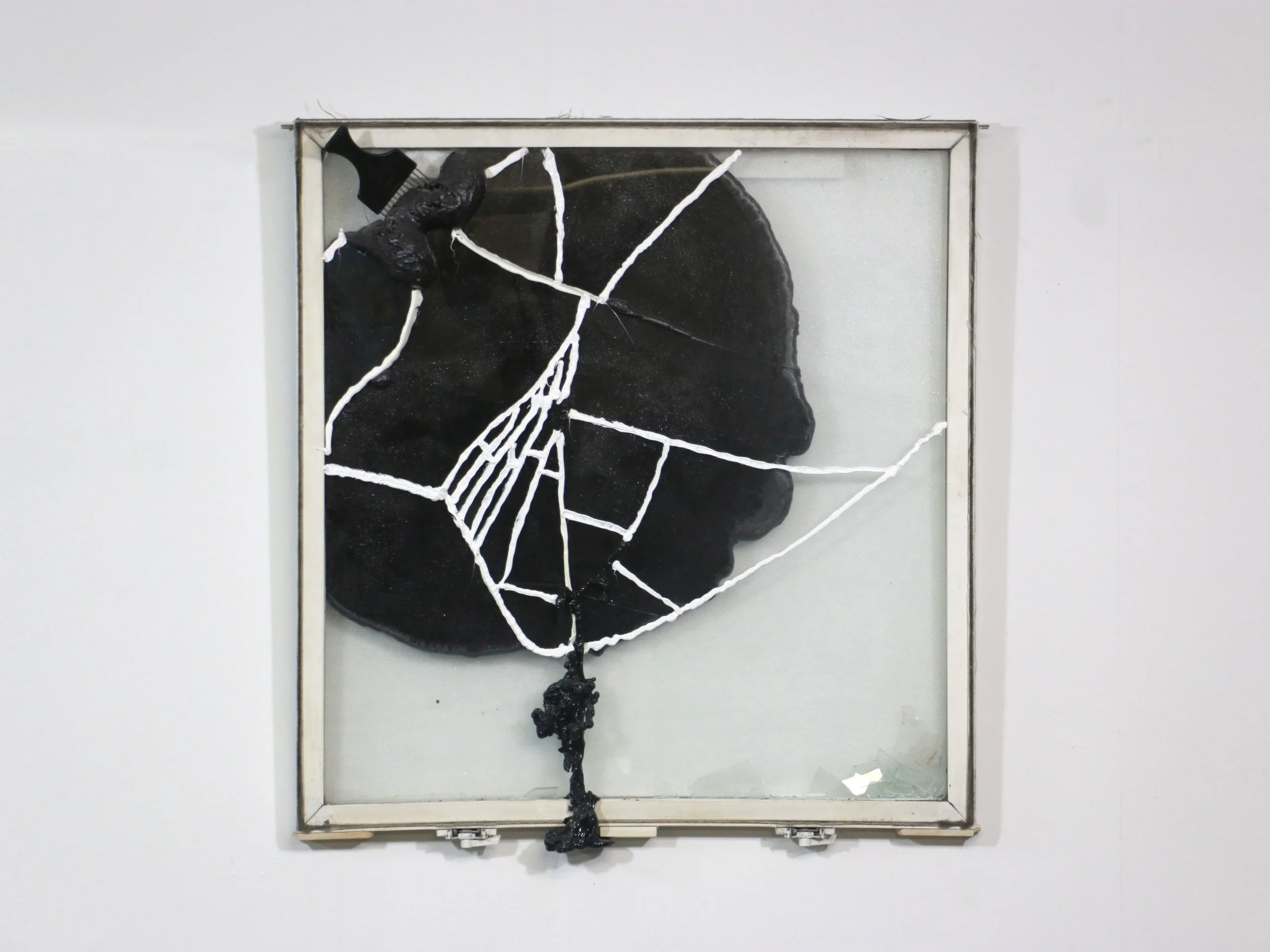 “Blak n White”
Found window insulation foam, afro pick, caulking
31 x 2 x 32in
(2019)