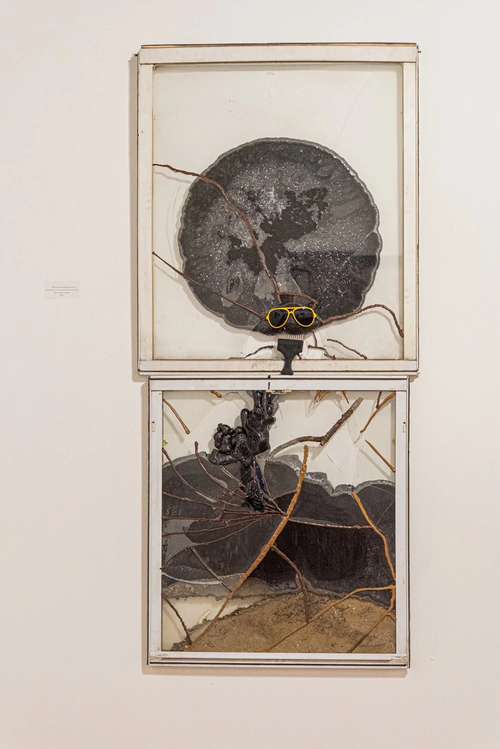 “Blood on the leaves, blood at the roots”
Found windows, sand, dirt, wood, insulation foam, afro pick, sunglasses, caulking
30 x 2 x 71
(2021)