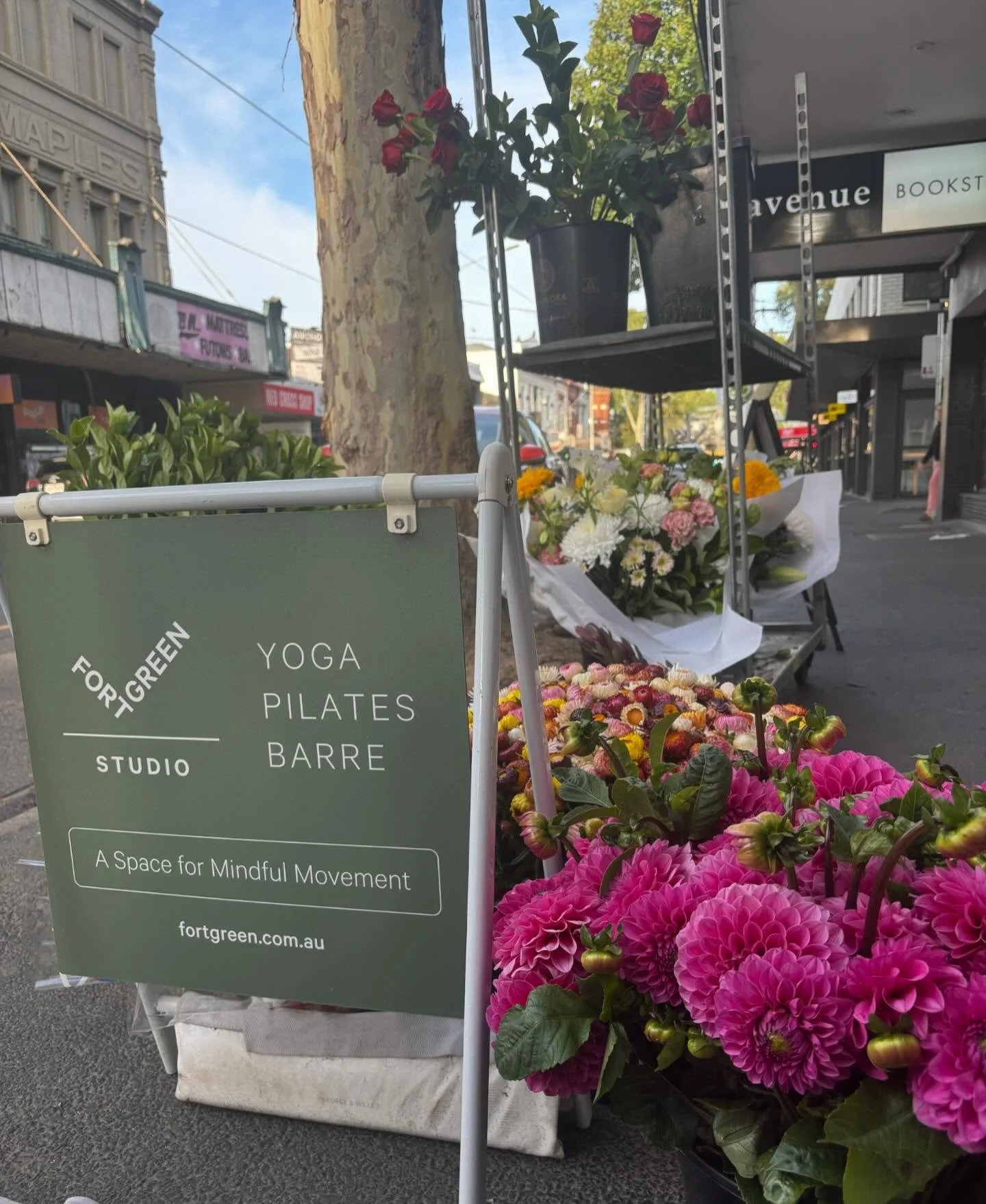 What a beautiful day to gift yourself the gift of movement 🩷 Join us on the mat and swing by our Swan Street neighbours @glasshausdesign for some beautiful blooms 💐