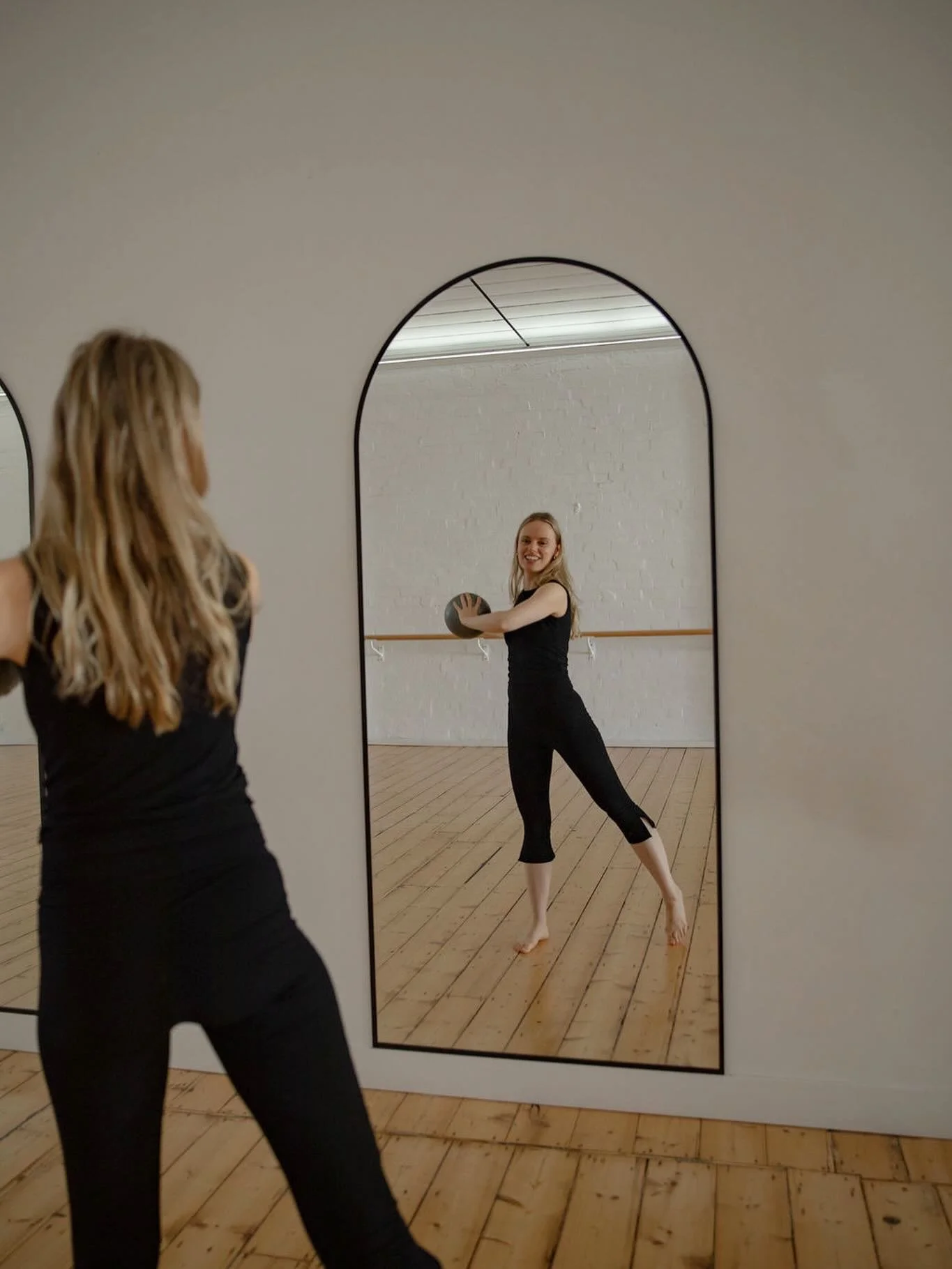 Join Laura for 6pm Barre tonight at Richmond! Our 4.45pm yoga class isn&rsquo;t running tonight (due to Pilates teacher training), so a great reason to try Barre if you&rsquo;re new to the practice! Expect an uplifting, dynamic, all body workout to k