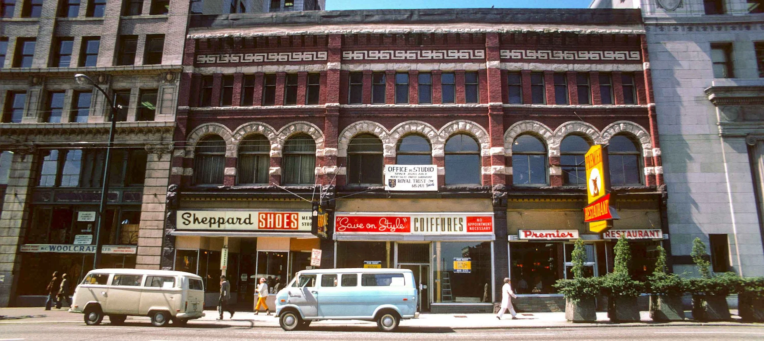 555 W Hastings