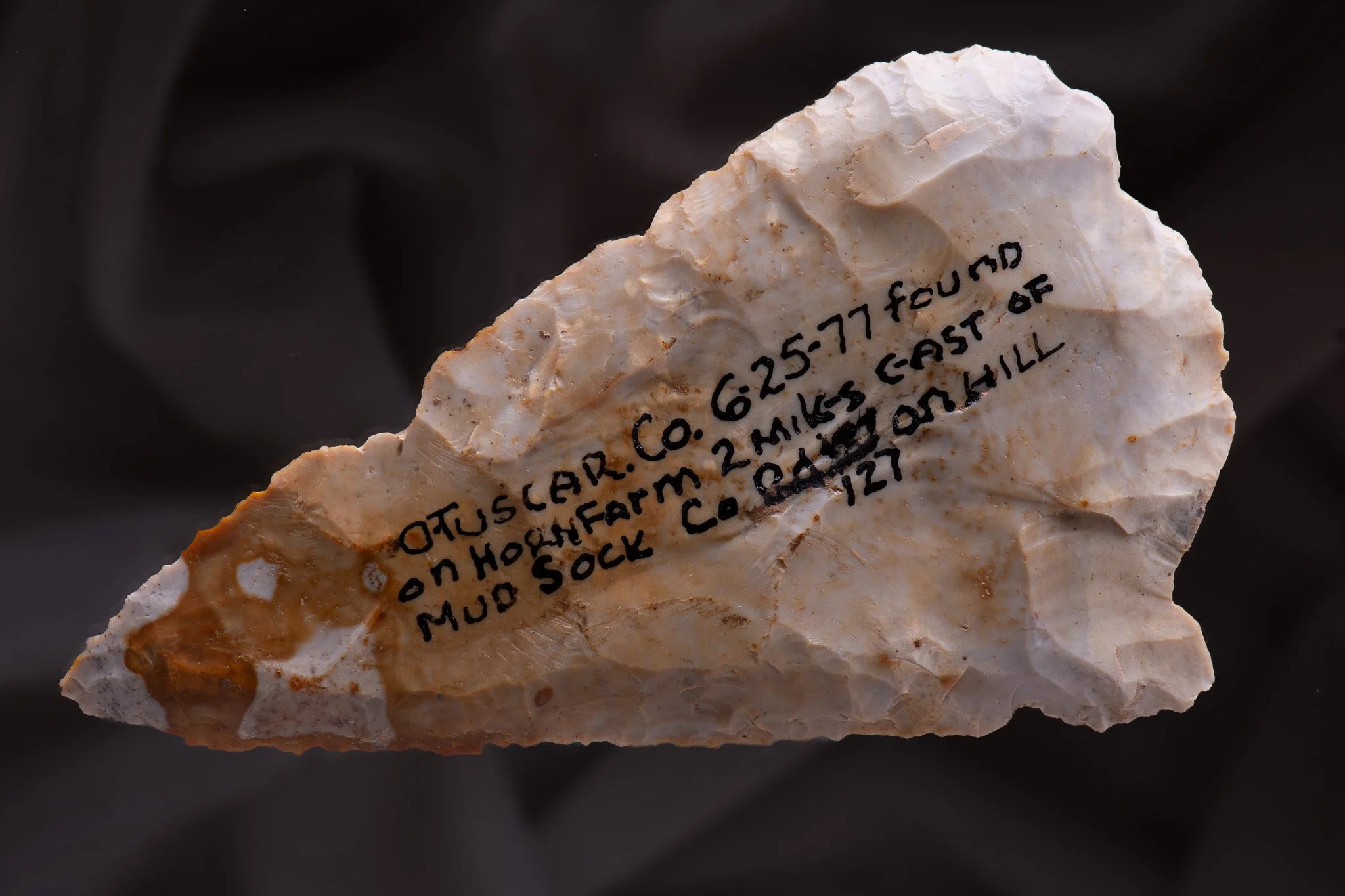 A colorful Archaic Knife recovered in Colorado, Sold by Evan Gallo Auctioneers