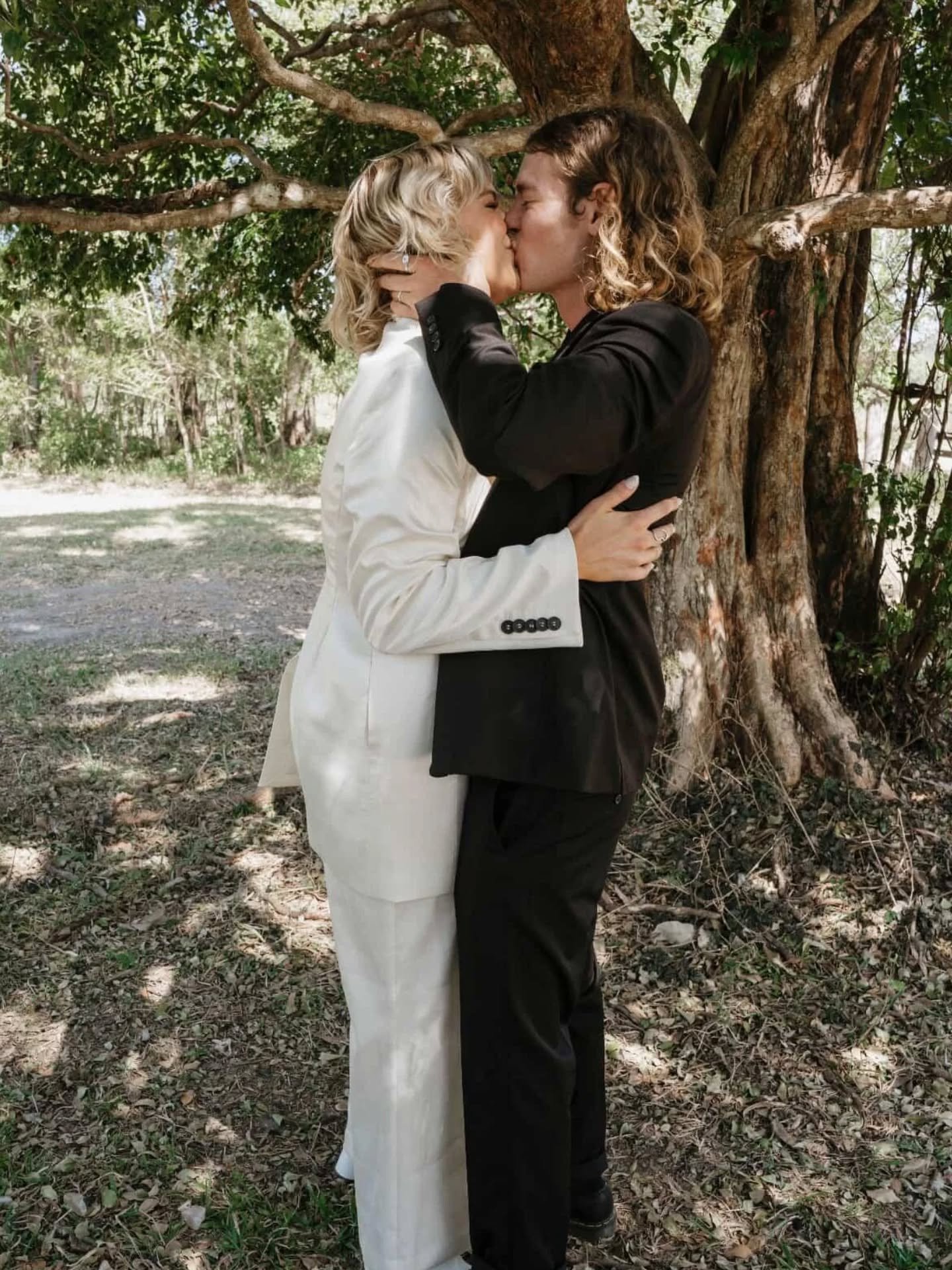 A little moment for the sweetest couple, Trysten and Elliot. They chose a simple legals-only ceremony beneath a big, beautiful tree, with just their immediate family by their side, before their crew arrived and celebrations kicked on into the night!
