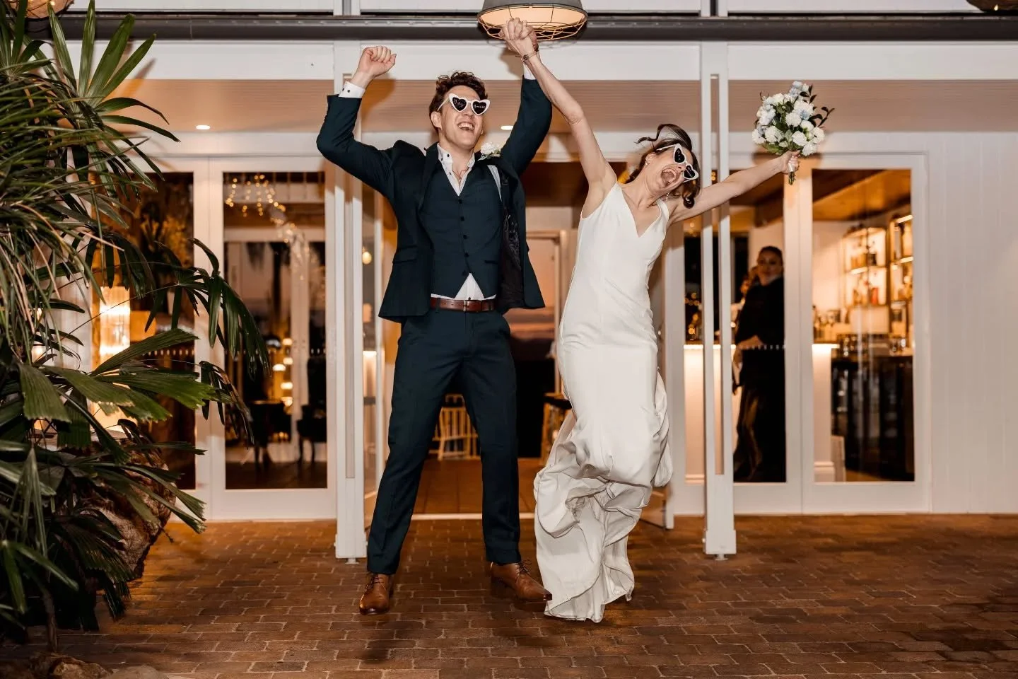 HELENA ♡ TOM

A moment for the party!!! 

🐝

@cloudcatcherstudio
@botanica_plantationhouse 
@honeybeecelebrancy
@goddess_makeupdesign