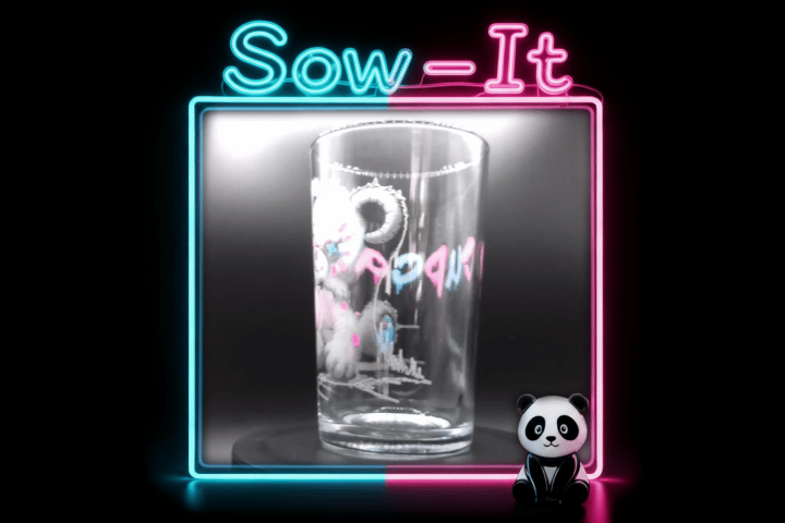 Cupcake Cyberpunk Bear Glass – Engraved & Hand-Painted, 33 cl