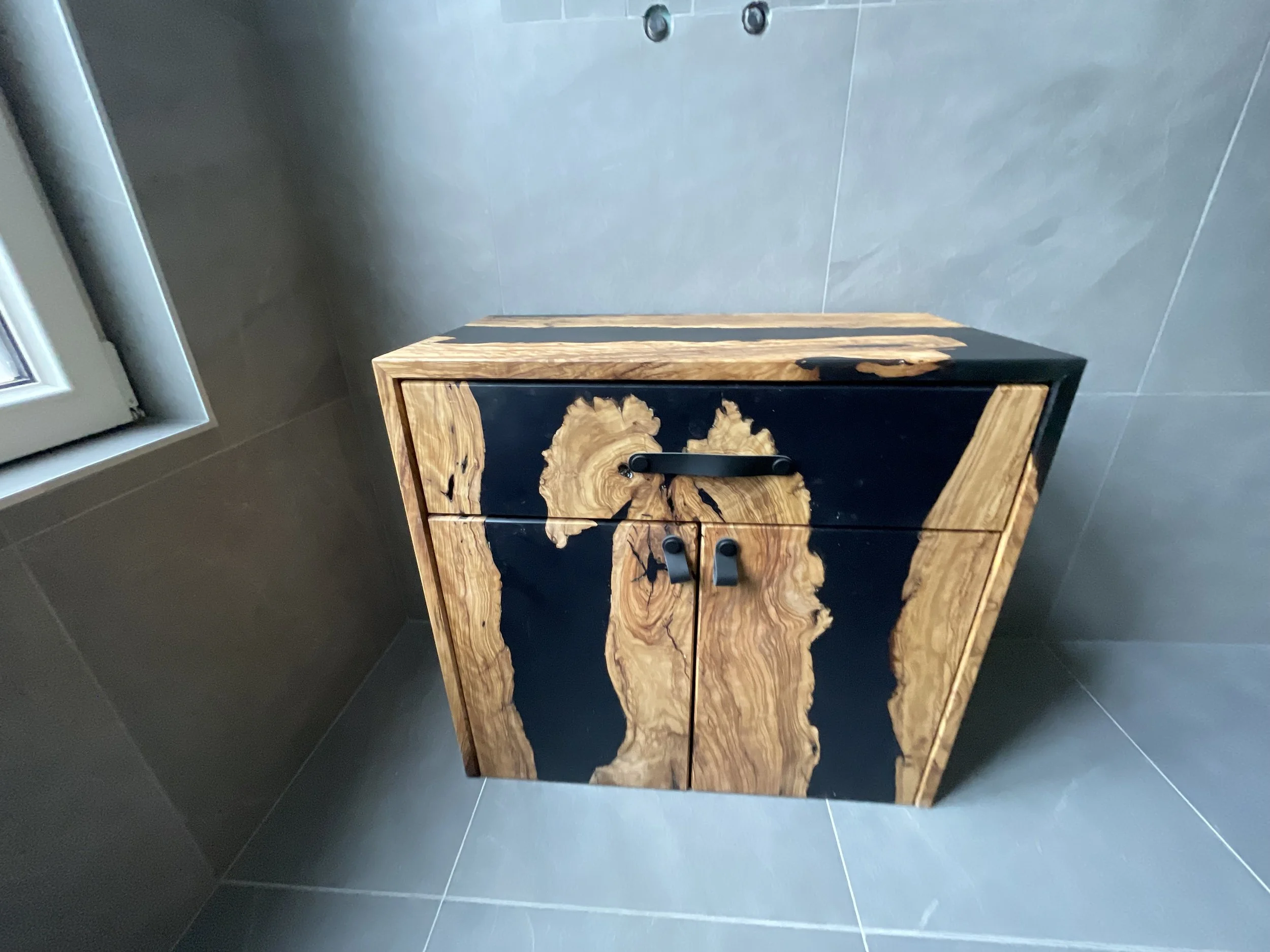 Epoxy en Olijf Rivier badkamermeubel