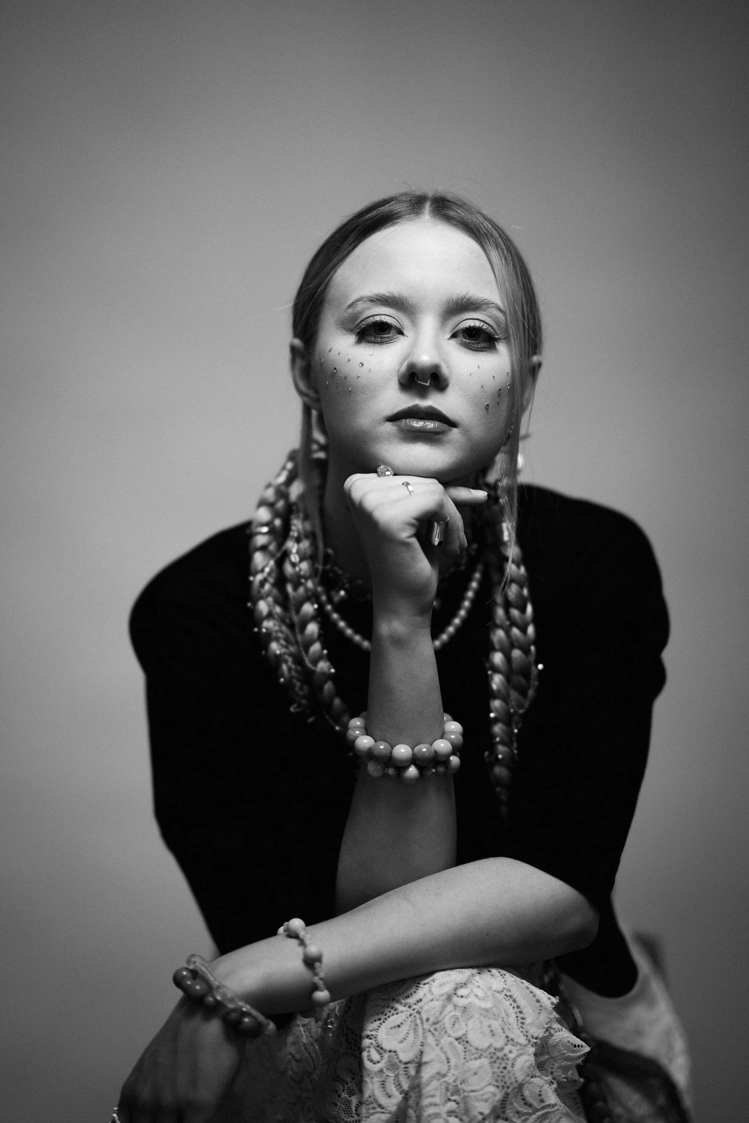 Про найважливіше без слів: Povin’ представила нову драматичну роботу «Очима».