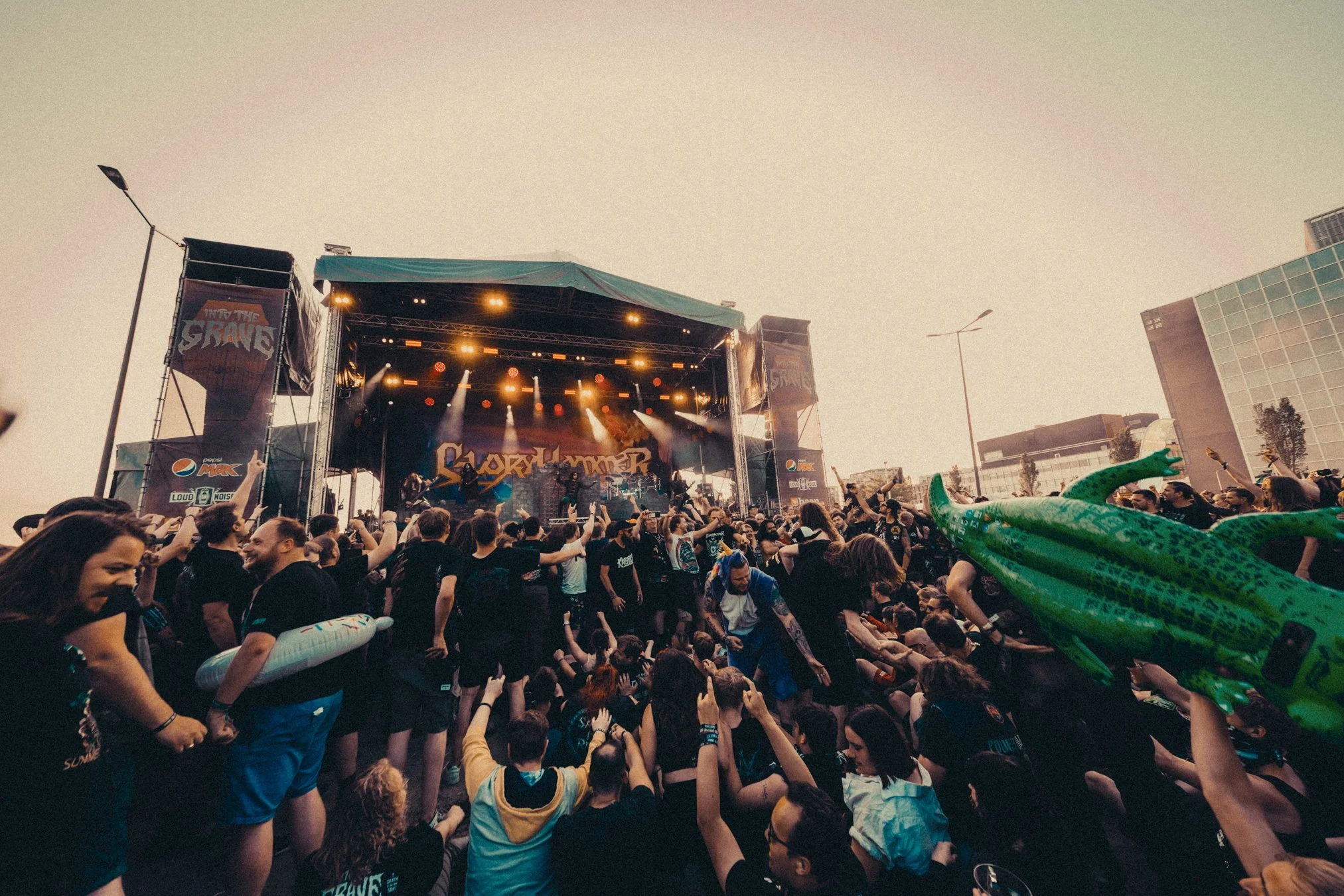 15.6. Into the grave69.jpg
