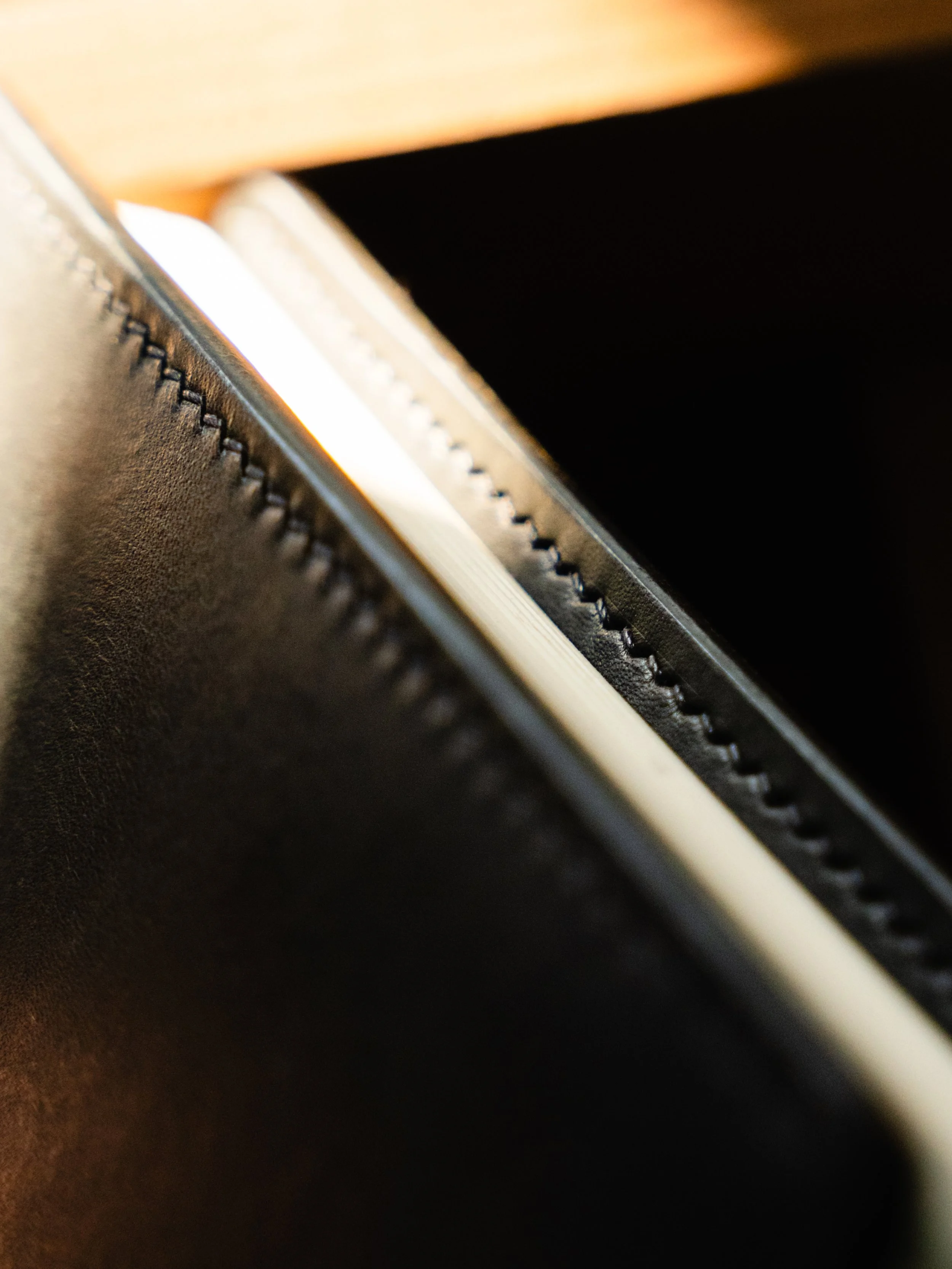 simple cover a6 no fin nero srgb 3-1.jpg