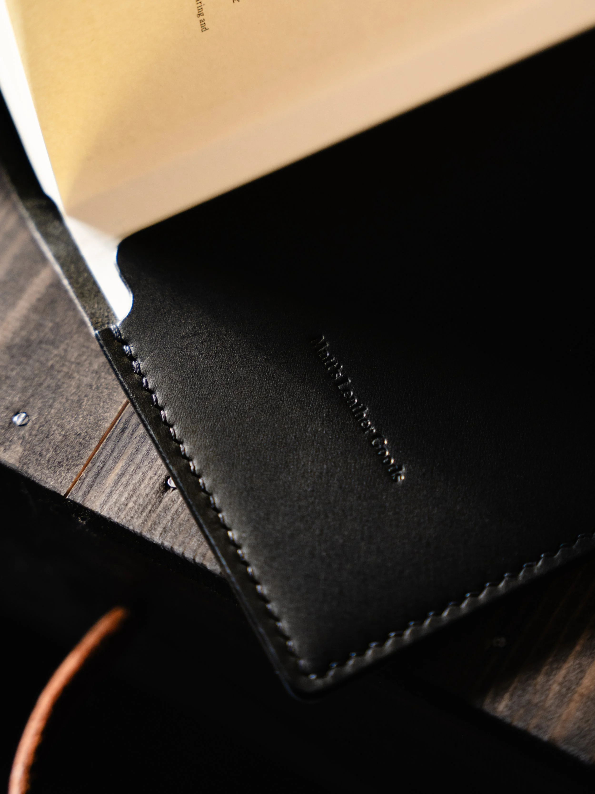 simple cover a6 no fin nero srgb 5-1.jpg