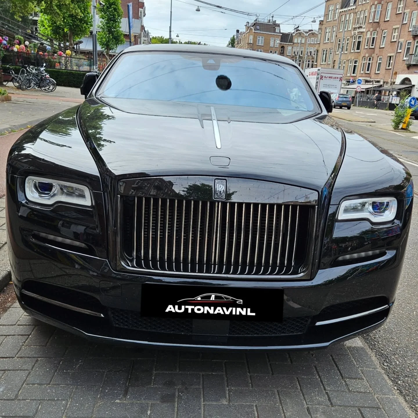 🇳🇱 Vandaag hebben we deze Rolls Royce Wraith (2017) ge&uuml;pgraded met draadloos Apple CarPlay en Android Auto! Volledig werkend op het originele scherm!

Een perfecte mix van luxe &eacute;n moderne technologie.

Benieuwd naar de mogelijkheden voo