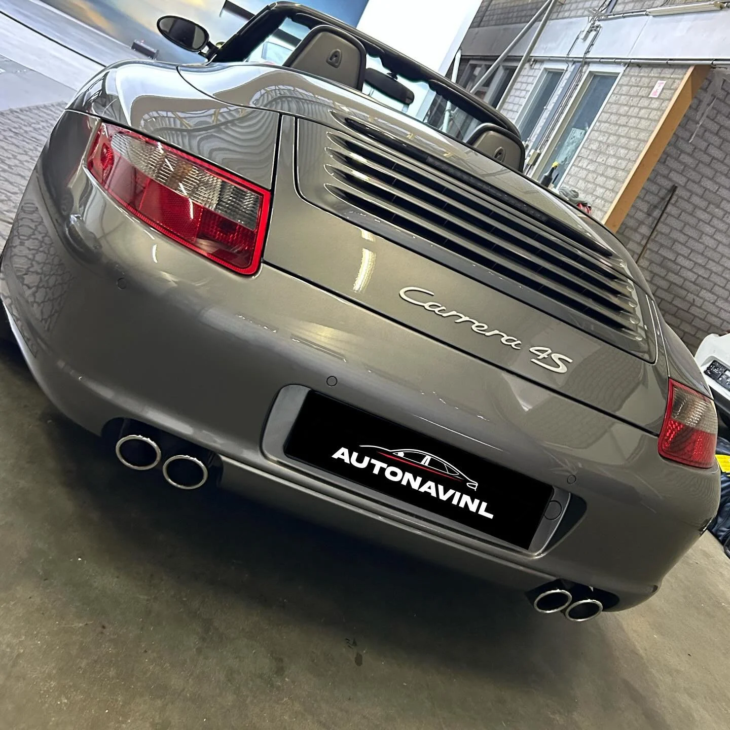 🇳🇱 Vandaag hebben we deze Porsche 911 Carrera 4S (2007) voorzien van een draadloze Apple CarPlay/Android Auto retrofit.

✅ OEM-look
✅ Draadloos verbinden
✅ Apps als YouTube, Spotify &amp; Netflix

Modern comfort in tijdloze klasse.

Benieuwd naar d