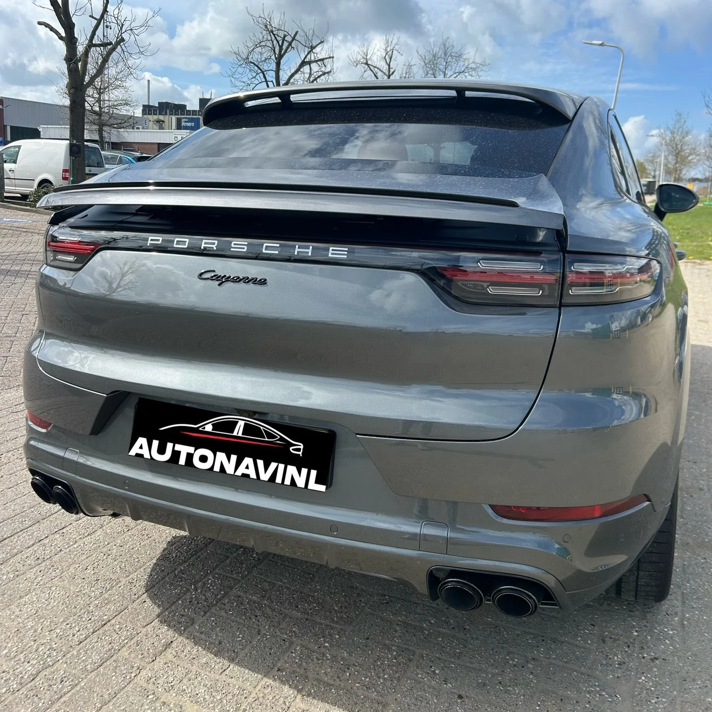 🇳🇱 Vandaag hebben we deze Porsche Cayenne E-Hybrid (2019) voorzien van de volgende codering :

- Fullscreen Draadloos Apple CarPlay/Android Auto
- Porsche Sport Exhaust Knopje 
- RCTA ( Uitparkeer Waarschuwing )
- Actieve Rijstrook Assitentie

Wilt