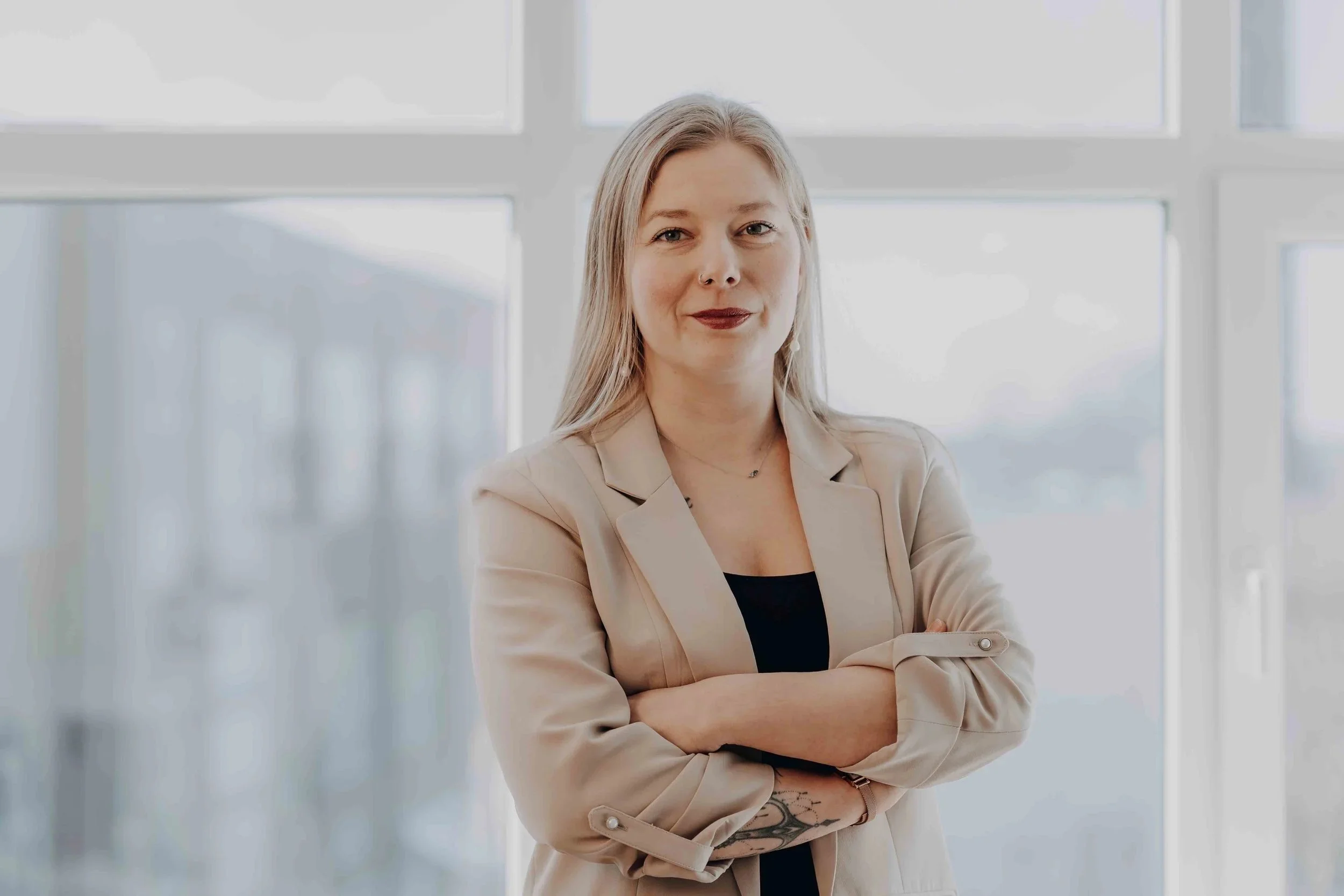 Bewerbungsfoto im Fotostudio Claudia Hilgenböker Fotograf Lemgo in OWL bei Detmold und Bielefeld