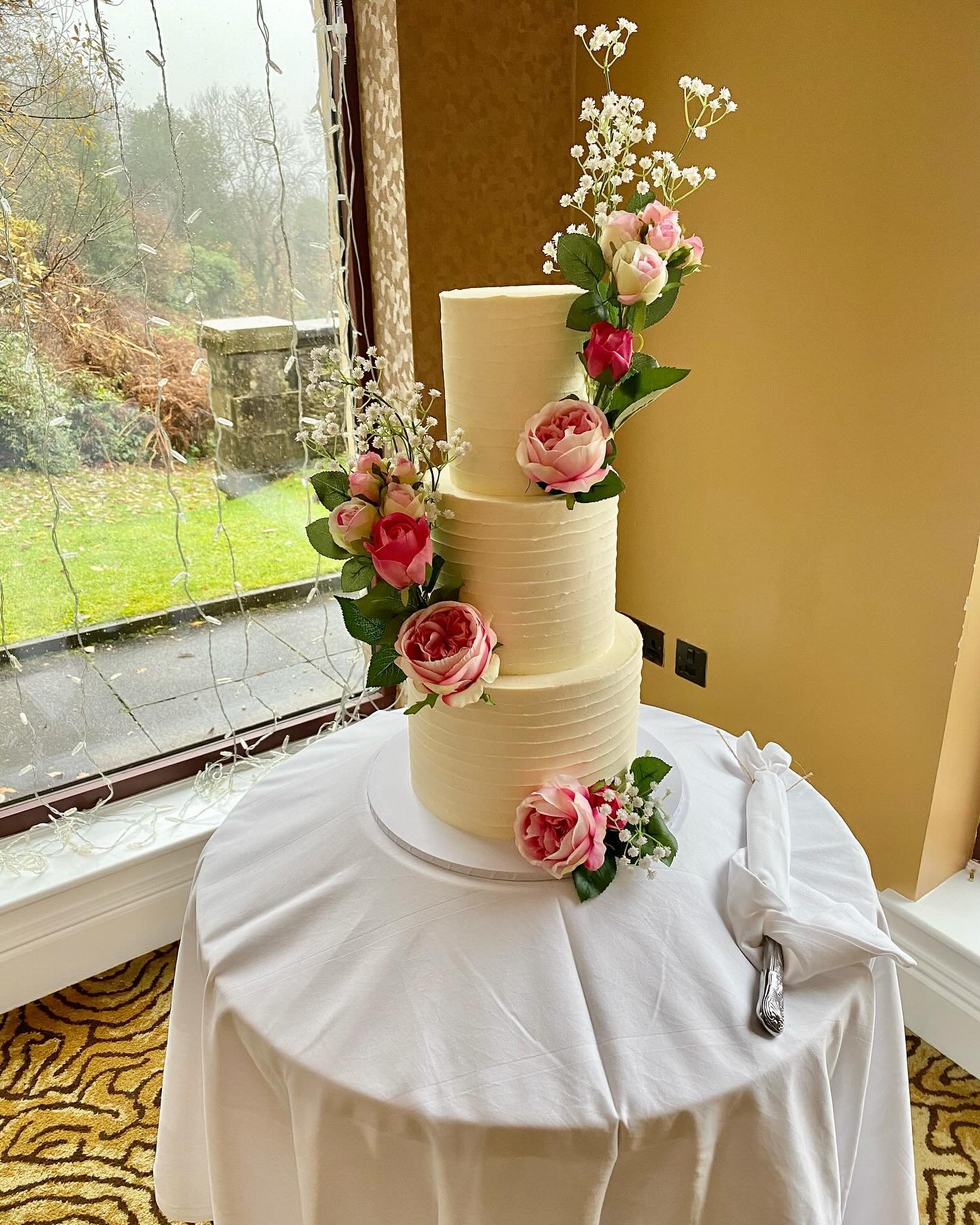 Many congratulations to Angela &amp; Gordon celebrating their first wedding anniversary 💕married on 18th November last year at beautiful @gleddoch 

Hope you both had a lovely day 💕
.
.
.
.
#weddinganniversary #firstweddinganniversary #marriedcoupl