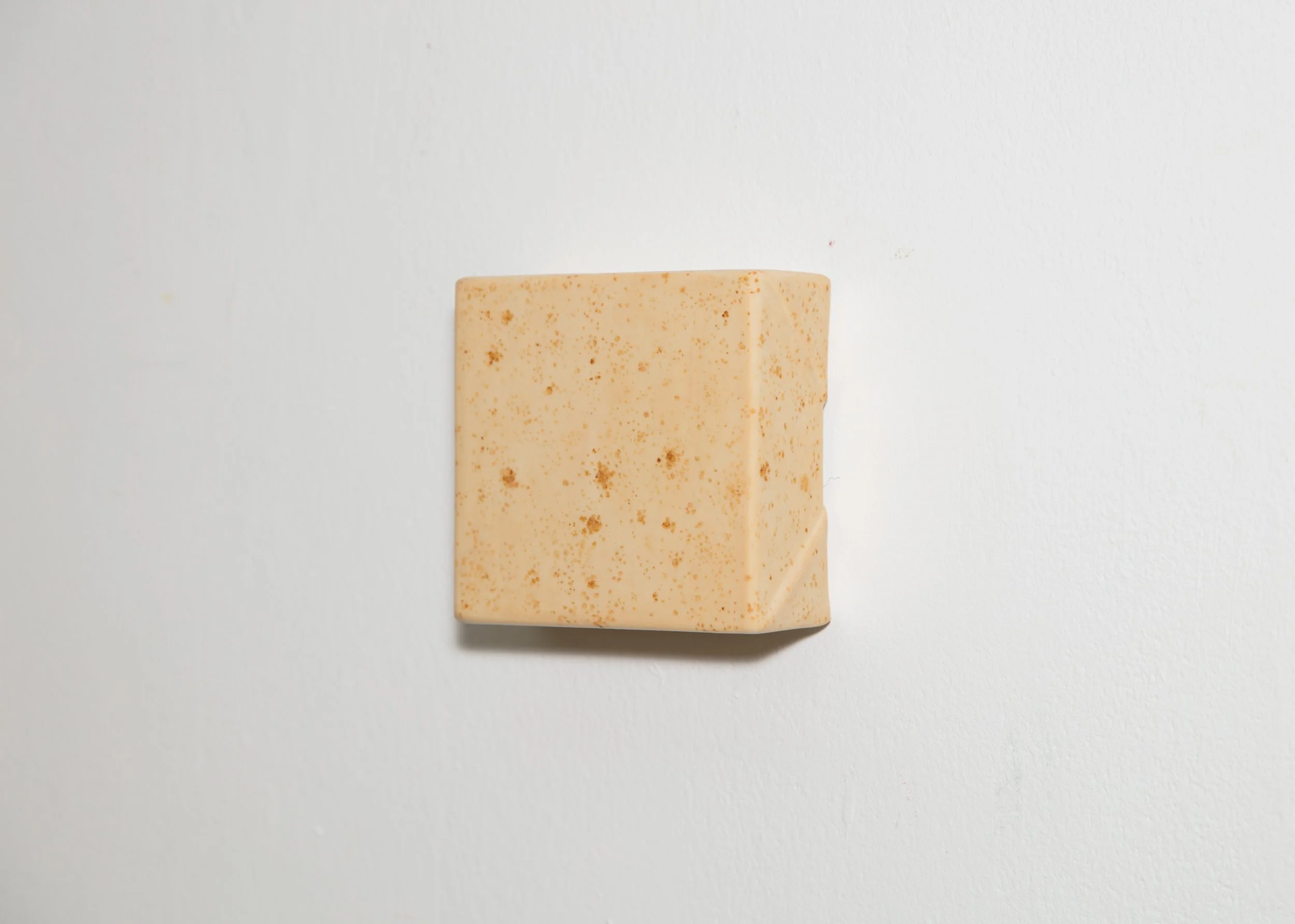 Left shoulder, 2024. Oil on sculpted canvas, 10 cm x 10 cm x 3.5 cm. (Side)