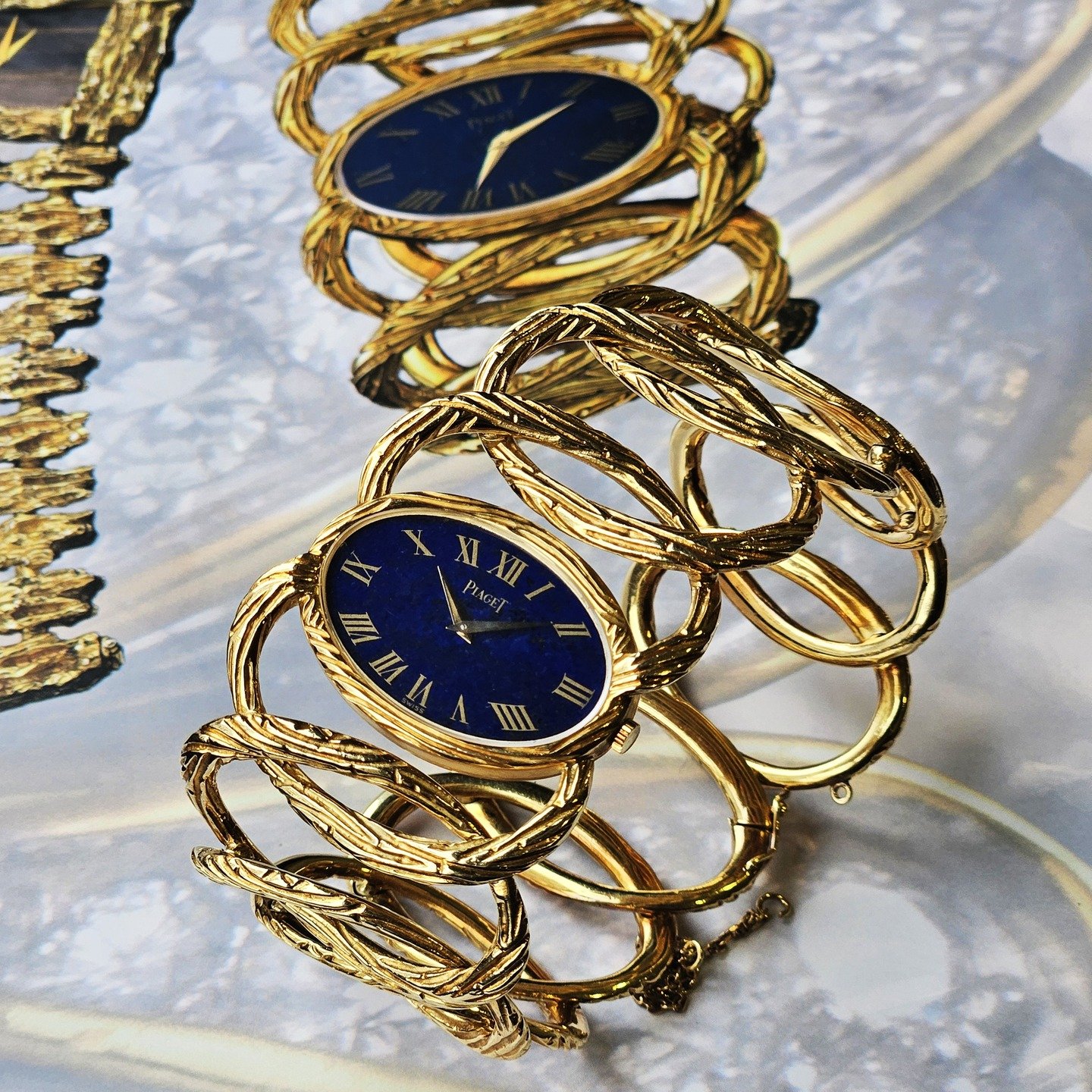 Collectible Piaget watch with gold wristband

#jewelry#luxuryjewelry#luxurywatch #vintagewatch#Piaget#signedjewelry#piagetwatch
