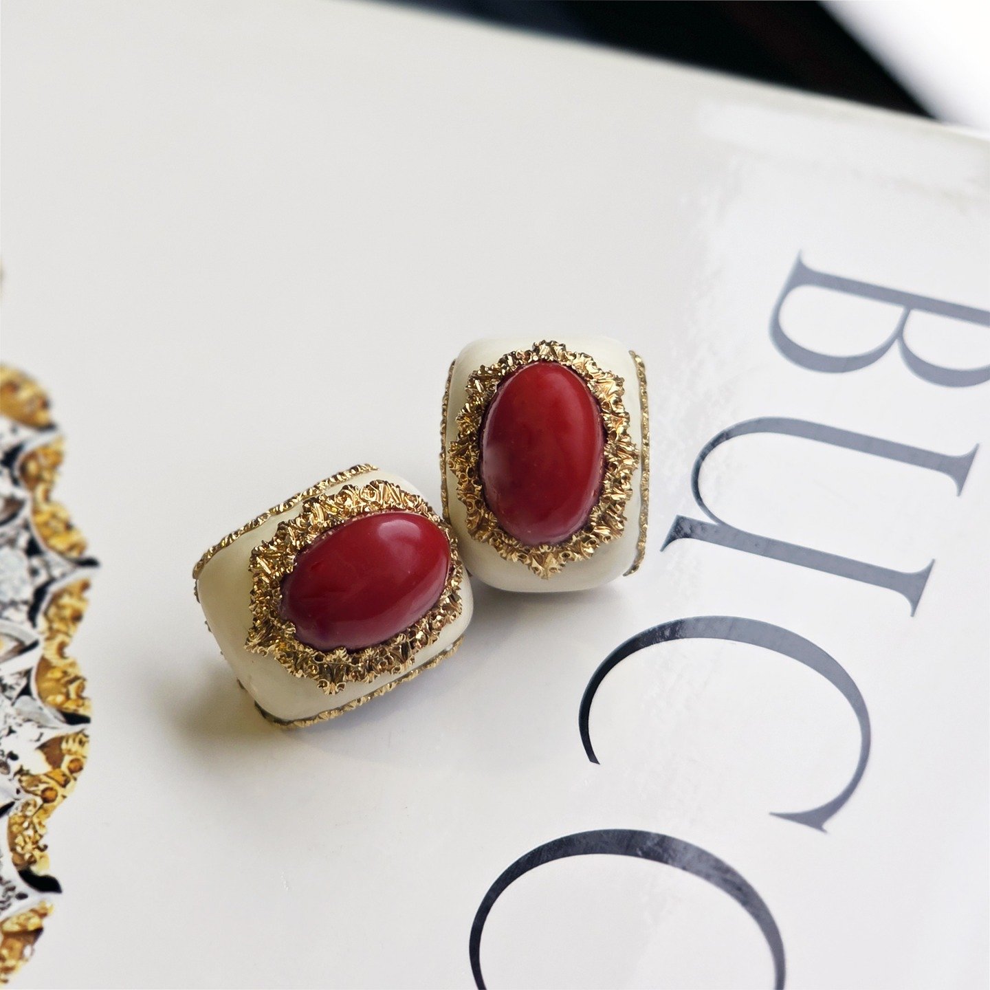 #Buccellati coral and ivory earrings

Gross weight: 23.51 grams

#jewelryinspiration #buccellati#earringslover#vintagelover