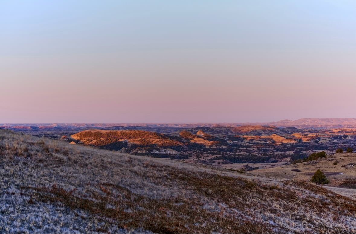 Sunrise in Theodore Roosevelt National Park

National Park #1
State #4 

#solofemaletraveler #femaletraveller #carcamping #vanlife #vanlifediaries #vlog #vlogging #nationalpark