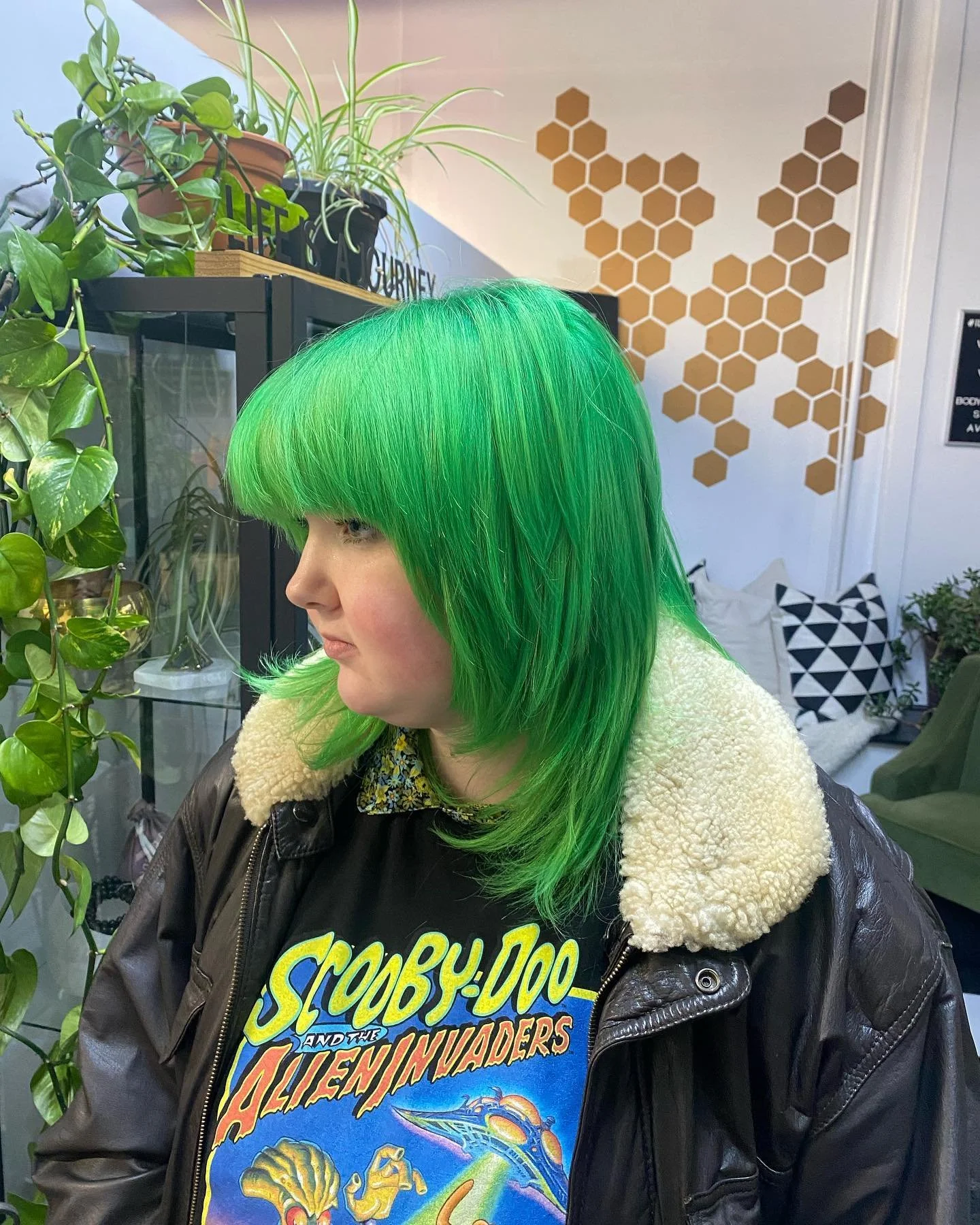 👽
