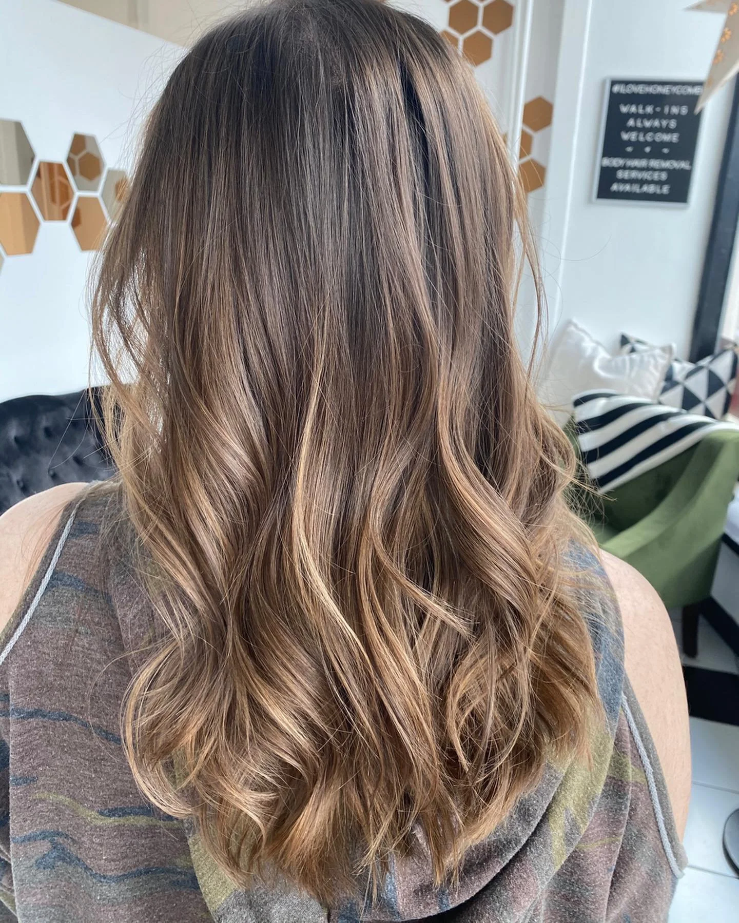 Spring is on its way so let&rsquo;s light it up!  Natural dimensional color for spring 🌱&hearts;️ #ilovehoneycomb #avedaartist #naturaldimensionalcolor