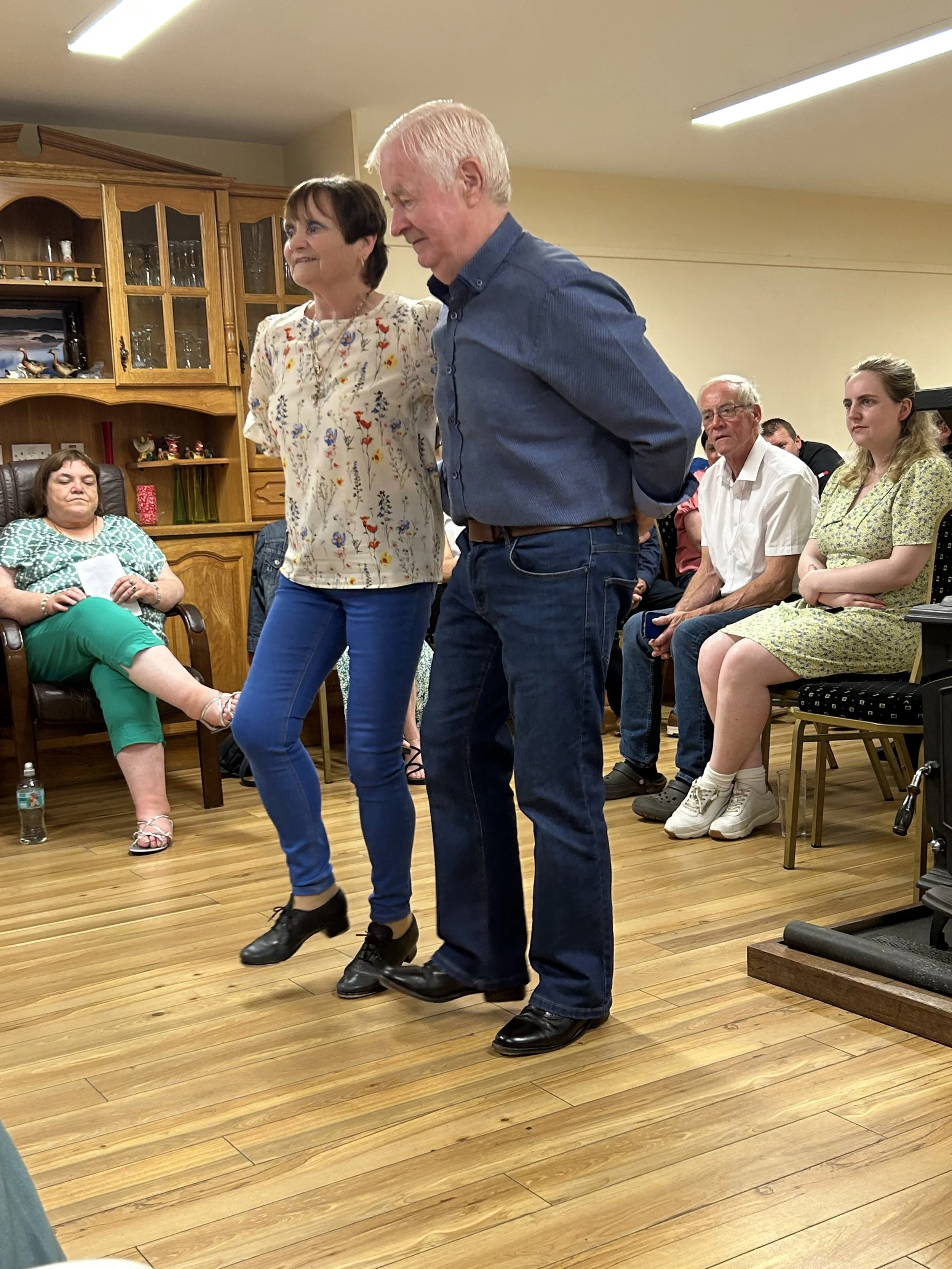 Eileen agus Frank Sweeney ag damhsa